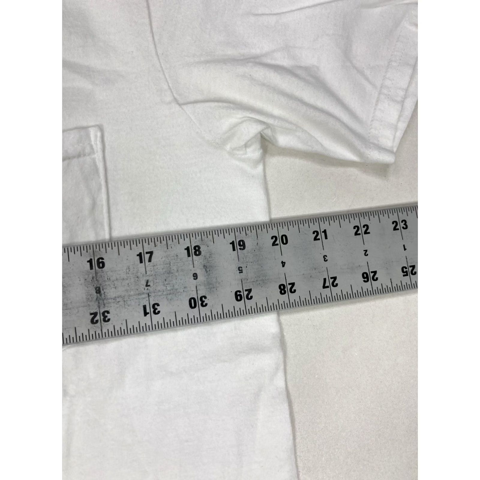 Vineyard Vines Vineyard Vines Christmas T-Shirt Shirt Men Medium White Crew Neck Short Sleeve Graphic Print Pocket Base All Seasons Decade 2015 Size US M / EU 48-50 / 2 - 7 Thumbnail