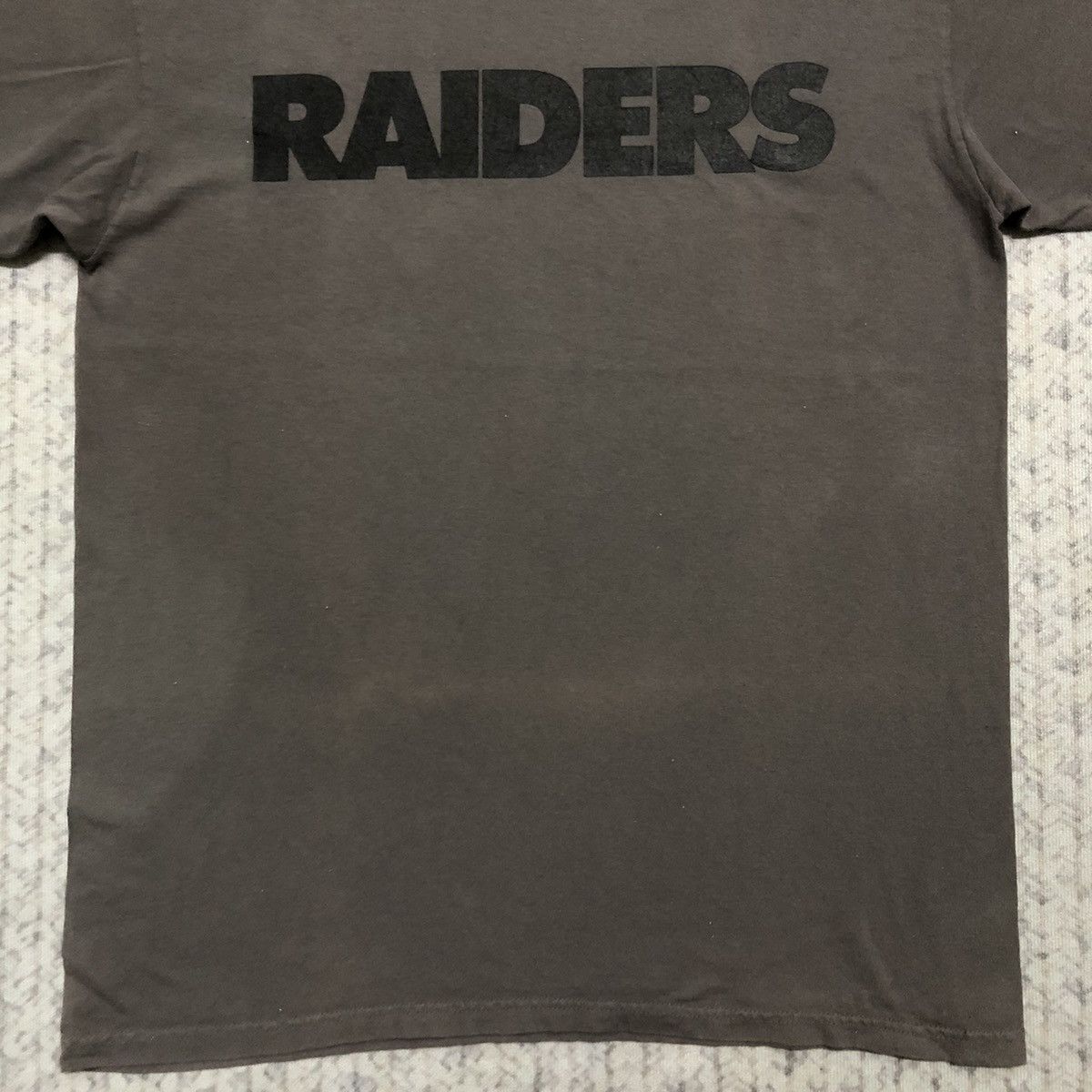 NFL × Vintage Rare Sunfaded Vintage NFL Oakland Raiders Spell Out Tees Size US L / EU 52-54 / 3 - 3 Thumbnail