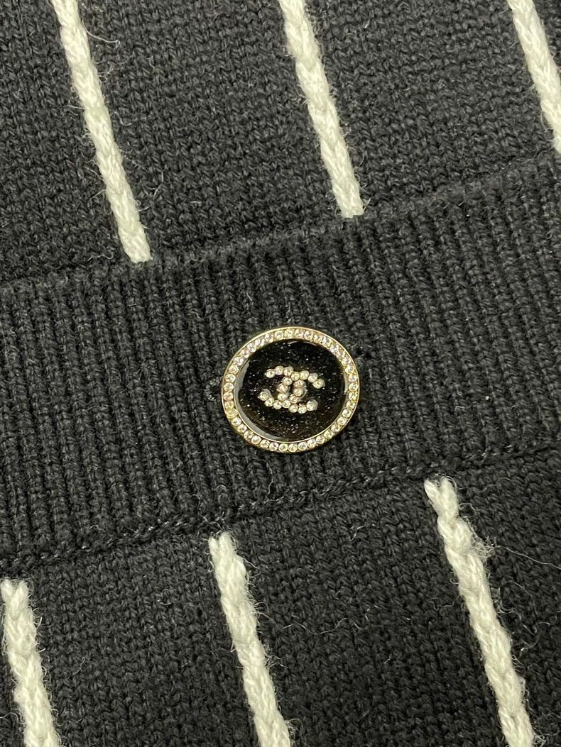 Chanel chanel 23P black and white colour block striped letter cas Size S / US 4 / IT 40 - 2 Thumbnail