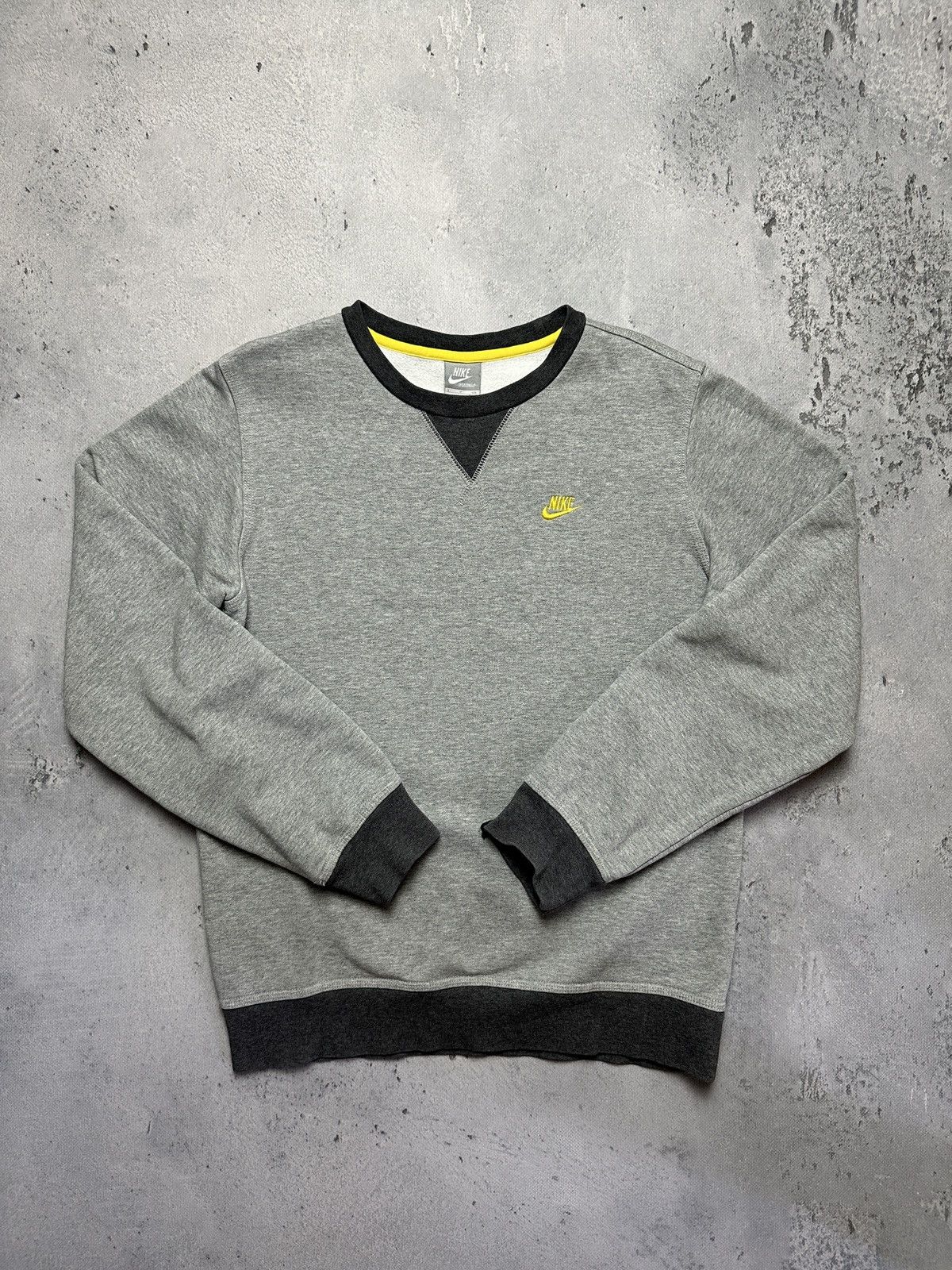Nike Vintage Crewneck Nike boxy small swoosh y2k 90s logo USA 00s Size US S / EU 44-46 / 1 - 2 Thumbnail