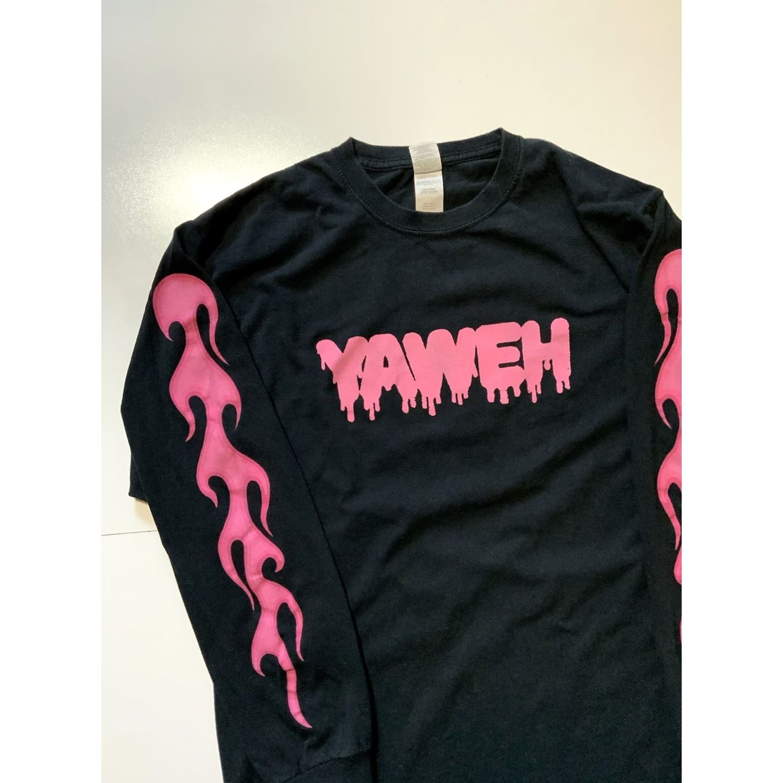 Gildan VINTAGE? House Party Tyla Yaweh Hideaway Hollywood Mansion Flames Black L/S T-Shirt Sz.L Size US L / EU 52-54 / 3 - 3 Thumbnail