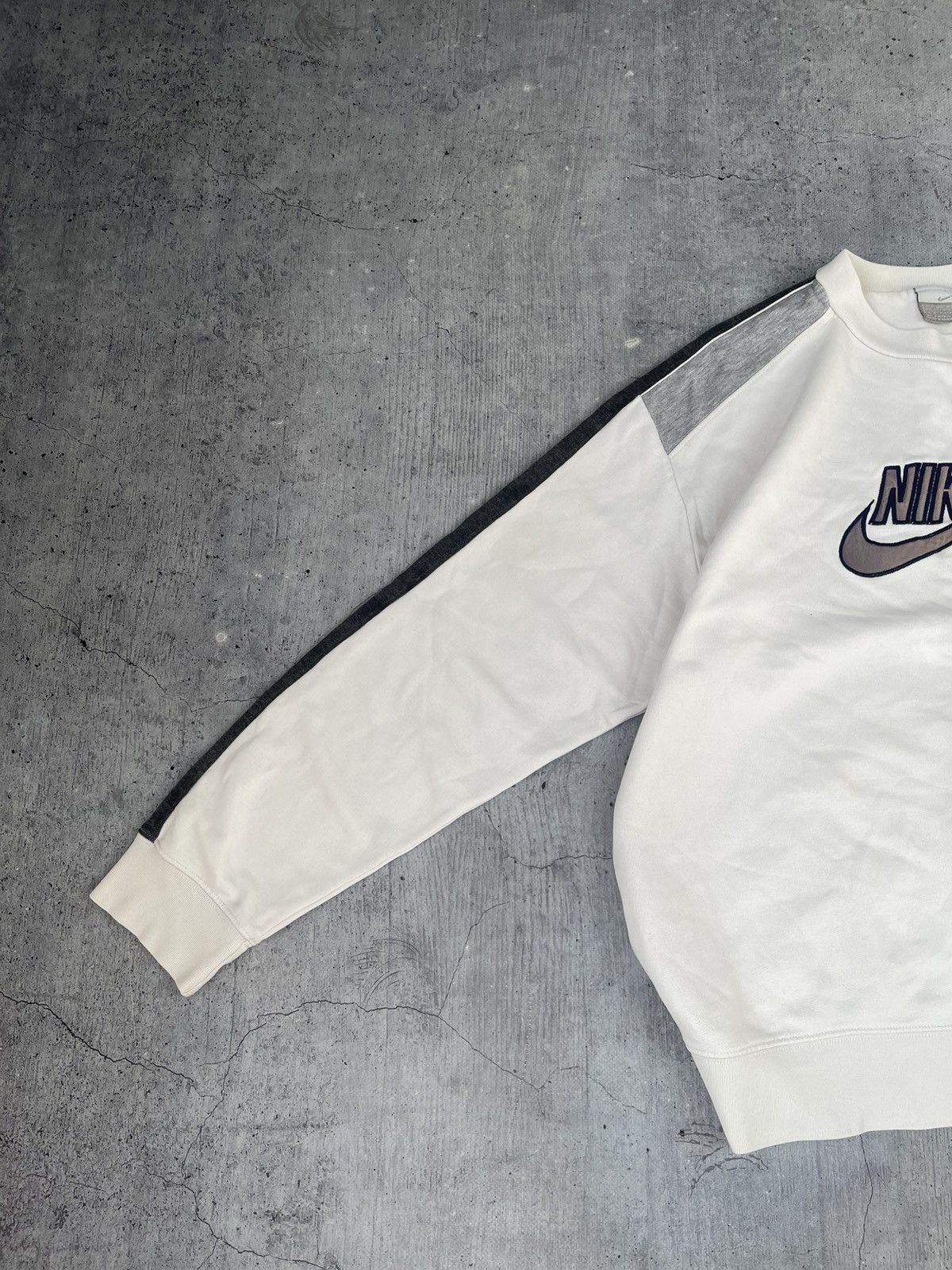 Nike Nike Vintage Sweatshirt Big Logo Faded Boxy Japanese Y2K Size US XL / EU 56 / 4 - 6 Thumbnail