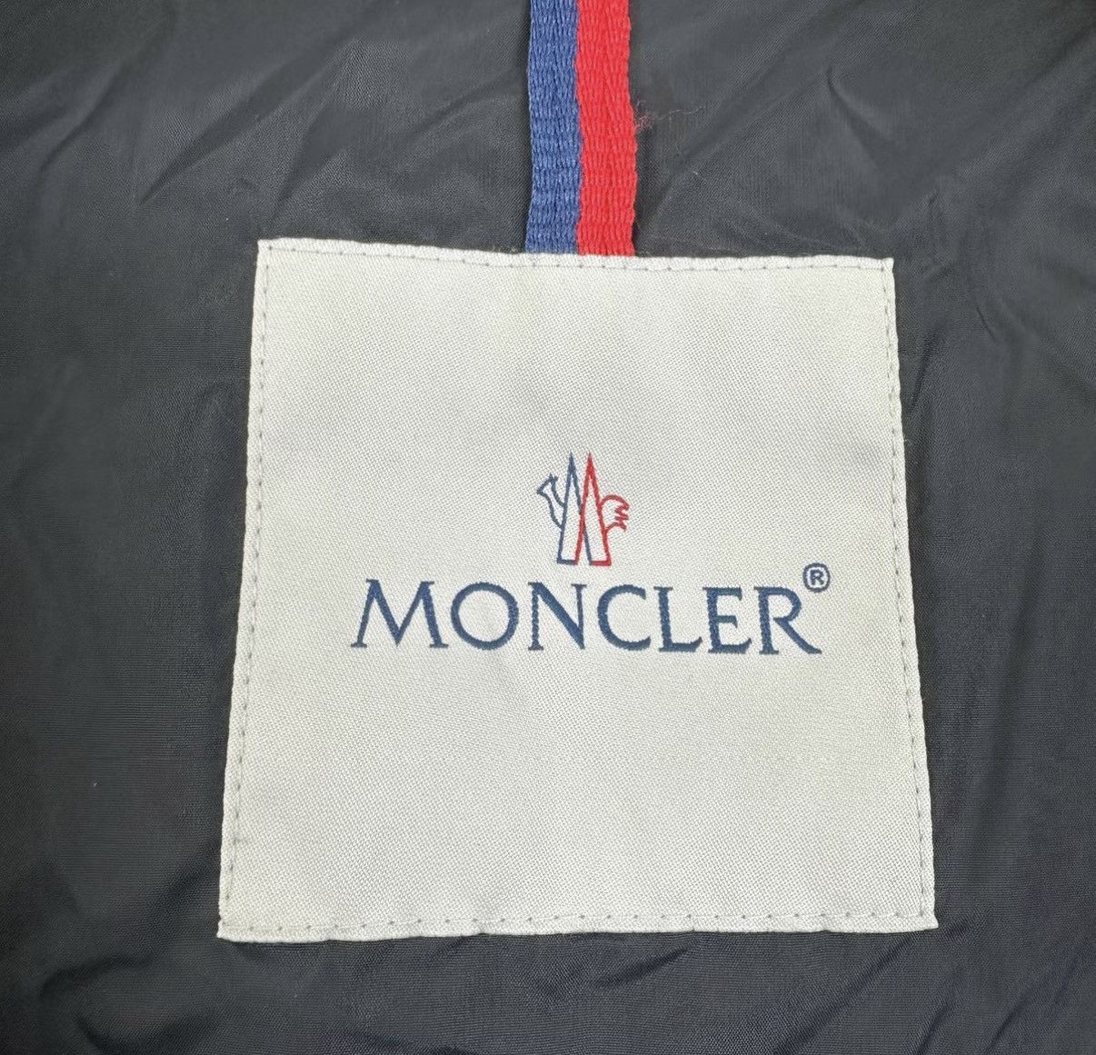 Moncler Moncler Betula Cropped Down Jacket with Waist Cinching K12 Size US M / EU 48-50 / 2 - 4 Thumbnail