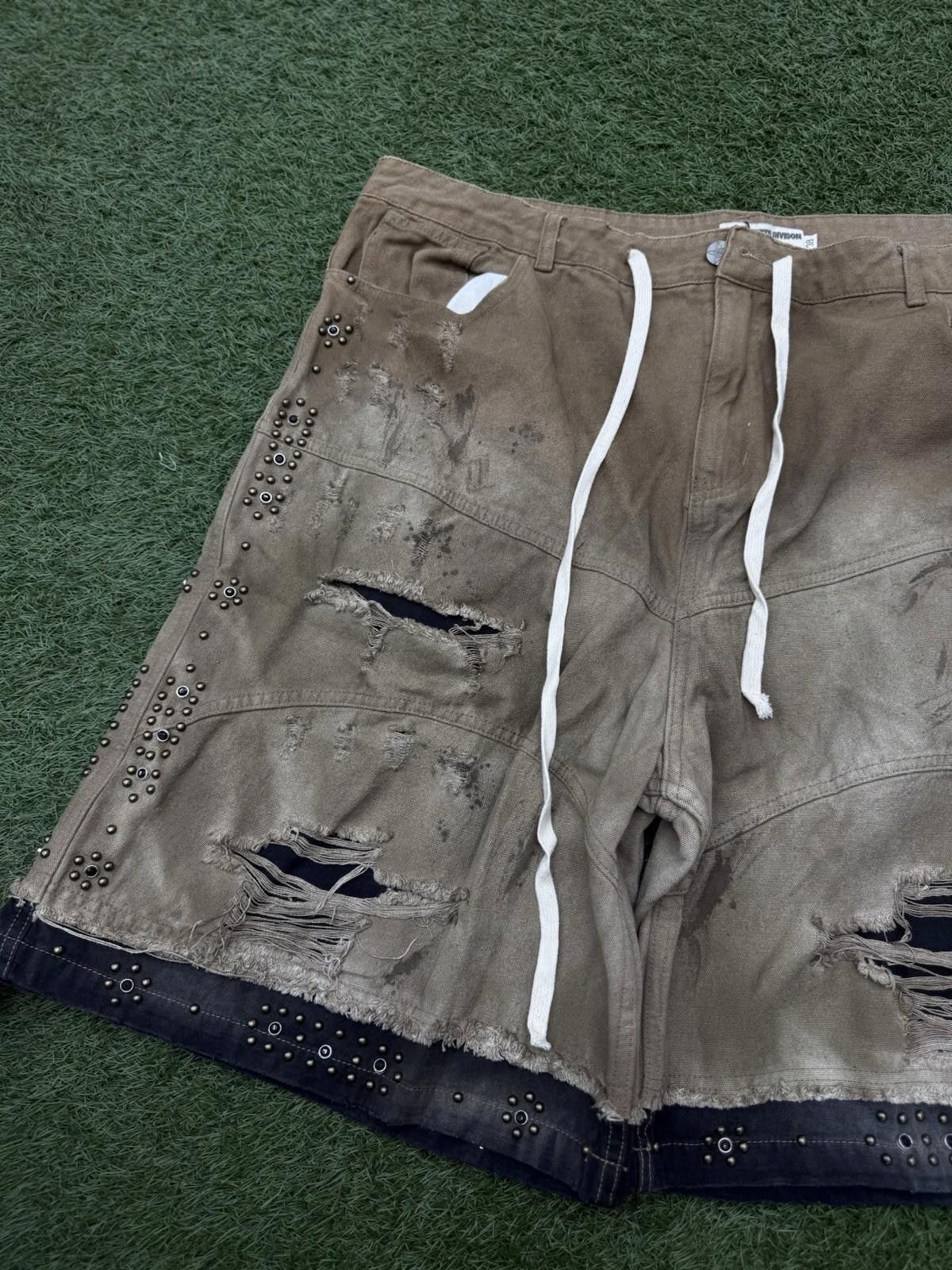 Vale Valley Denim Studded Shorts Size 38 (Brand New) Tan/Black Size US 38 / EU 54 - 3 Thumbnail