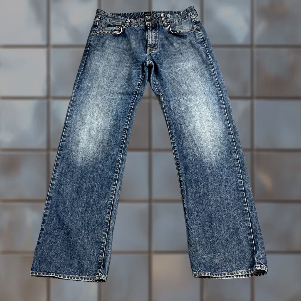 Hugo Boss HUGO BOSS Jeans Regular Straight 34 30 Mid Wash Blue Whiskers Fades Vintage No Colour Blue Medium Denim 5-Pocket Mens Jeans Size US 34 / EU 50 - 1 Thumbnail
