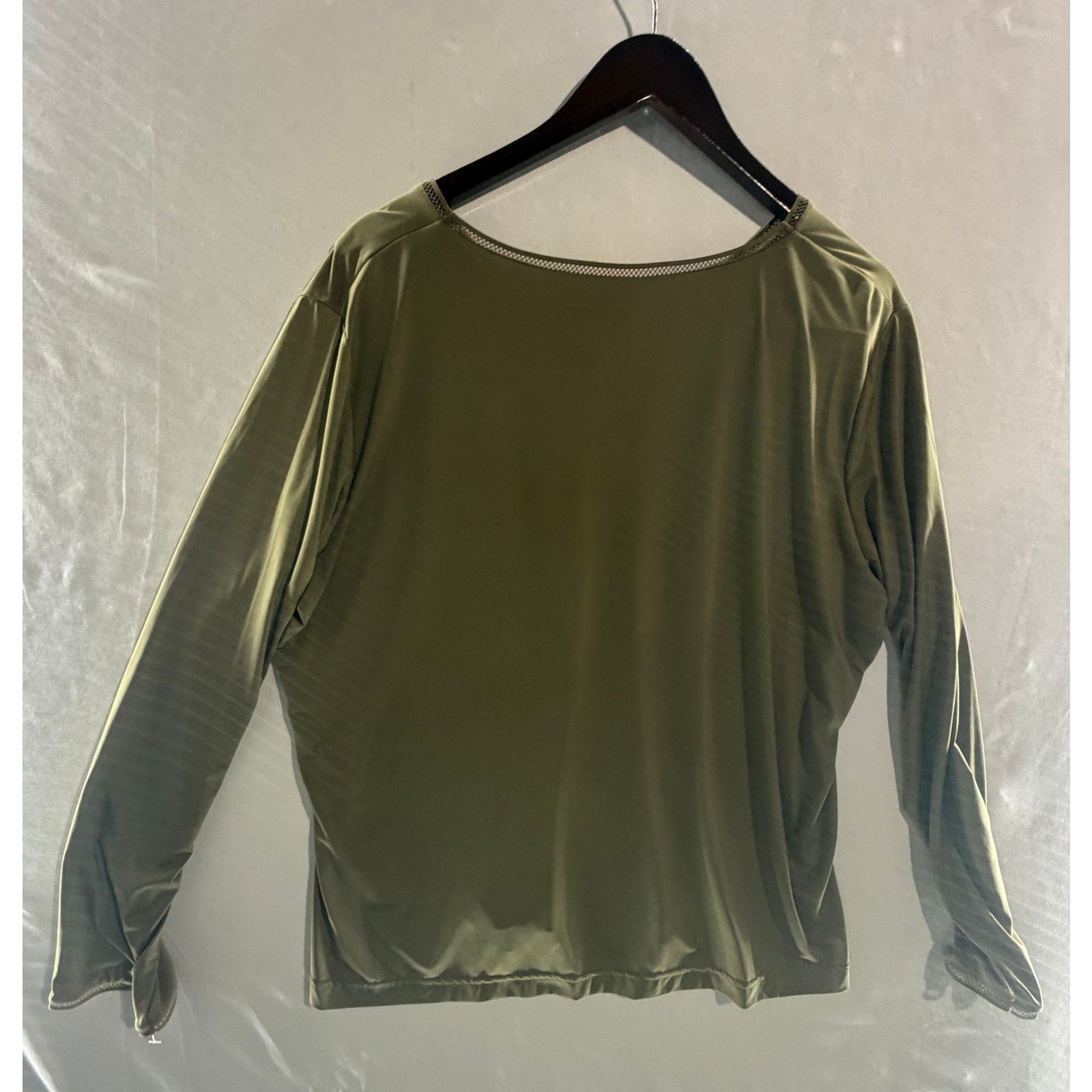 Other HEARTS OF PALM SILKY SOFT SHINY GREEN T SIZE L V-NECK LS NWT Size L / US 10 / IT 46 - 6 Thumbnail