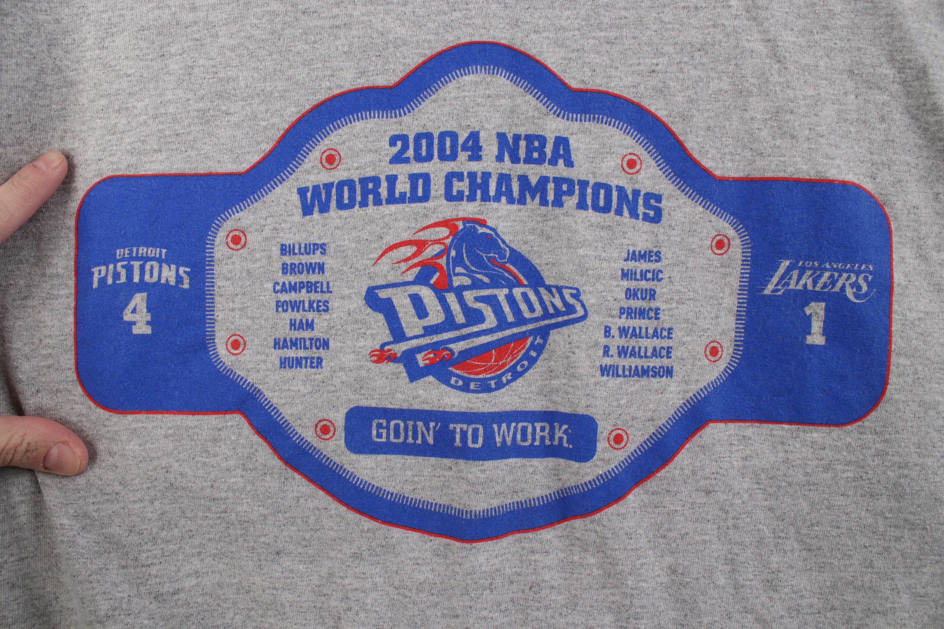 Vintage Vintage Y2K 2004 NBA Champs Pistons Basketball T-Shirt Gray Size US L / EU 52-54 / 3 - 4 Thumbnail