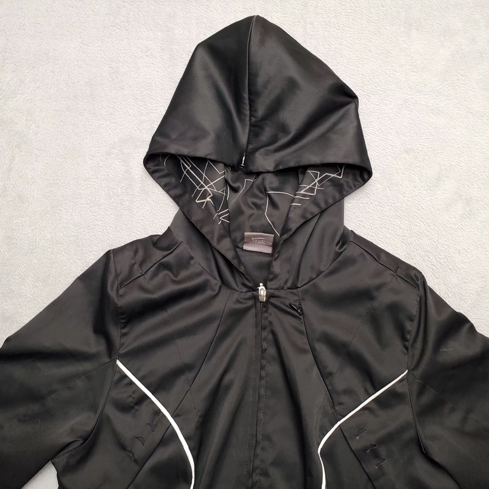 Nike VINTAGE Nike Hoodie Womens M Black Logo Hooded Jacket Casual Outdoors Mens Womens Girls Boys Size M / US 6-8 / IT 42-44 - 4 Thumbnail