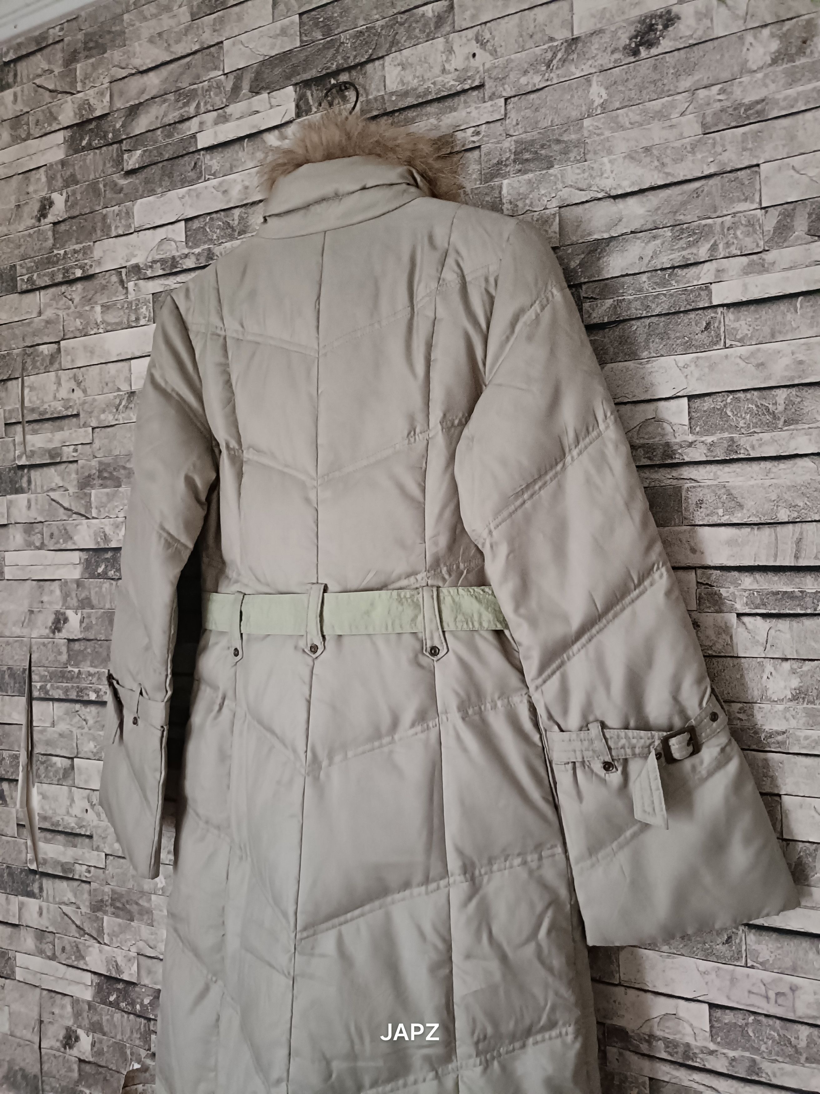 Japanese Brand Beatrice down coat with detachable fur Size XS / US 0-2 / IT 36-38 - 5 Thumbnail