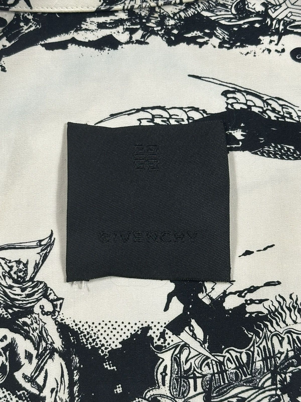 Givenchy Givenchy Tiger Camo Gothic Short Sleeve Zip Shirt Size US L / EU 52-54 / 3 - 11 Thumbnail