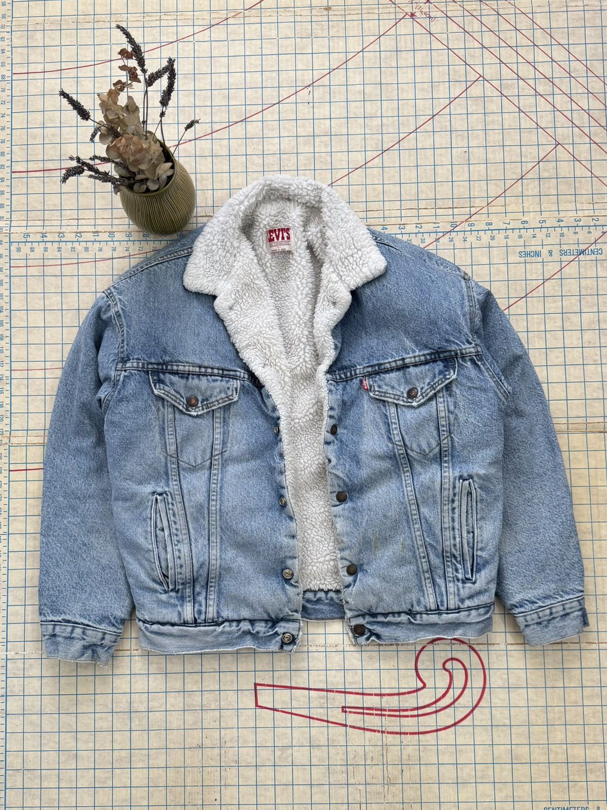 Vintage Levi’s 80’s Sherpa Lined Denim Jacket Mens Small