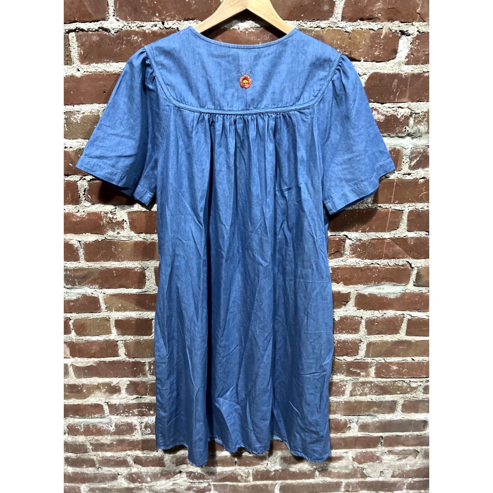 Denime Go Softly Denim Dress Sz M Short Sleeve Floral Embroidered Snap Front Patio Gown Size 32" / US 10 / IT 46 - 4 Thumbnail