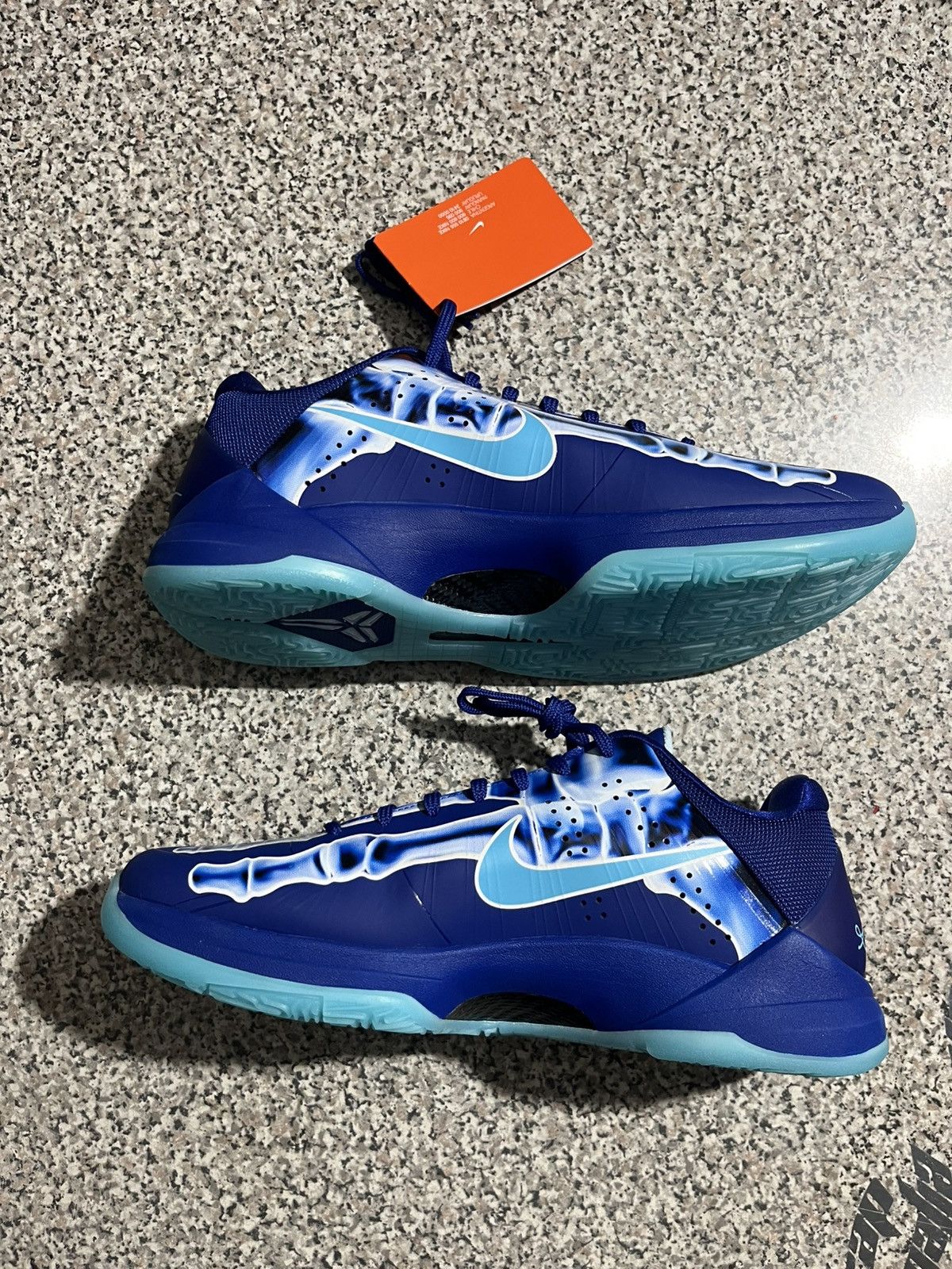 Nike Kobe V protro X-Ray Size US 10 / EU 43 - 2 Thumbnail