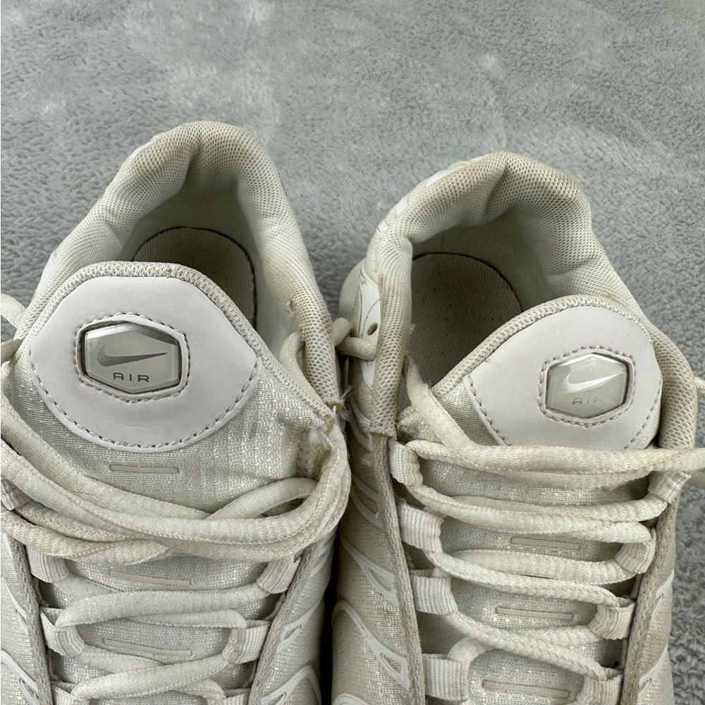 Nike Nike Air Max Plus White Metallic Silver (GS) Kids Size 5.5 Size US 5.5 / EU 38 - 2 Thumbnail