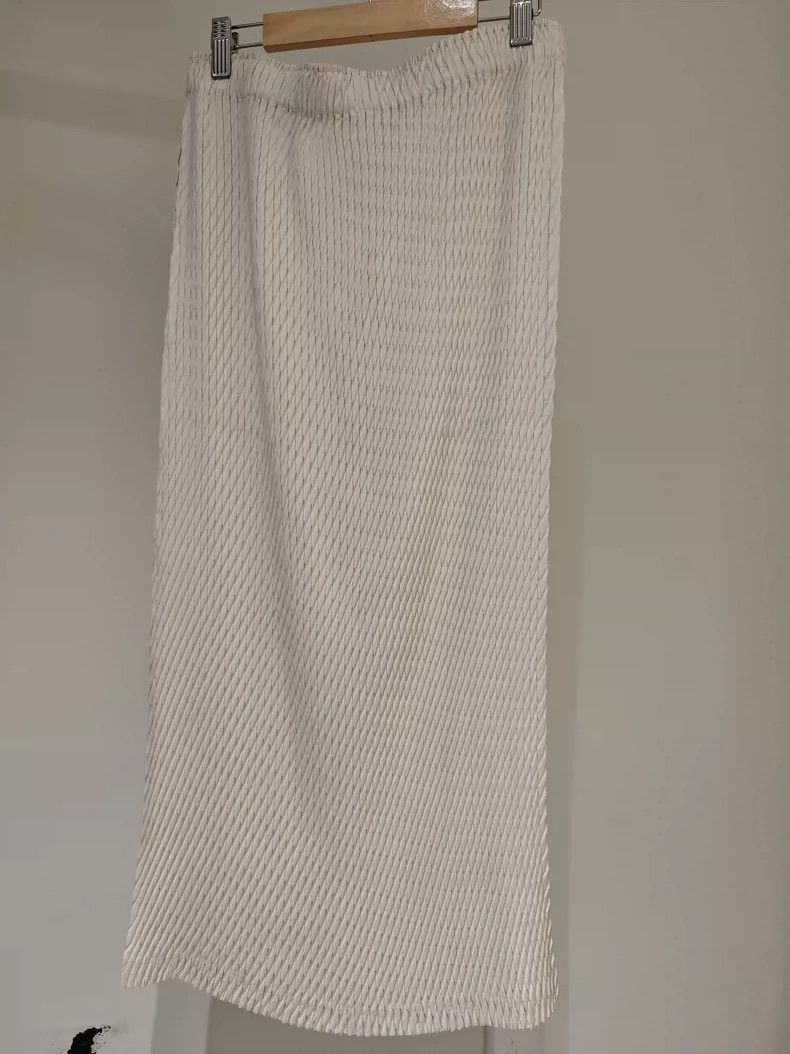 Issey Miyake Issey Miyake size:2 White skirt Size 42" / US 20 - 9 Thumbnail