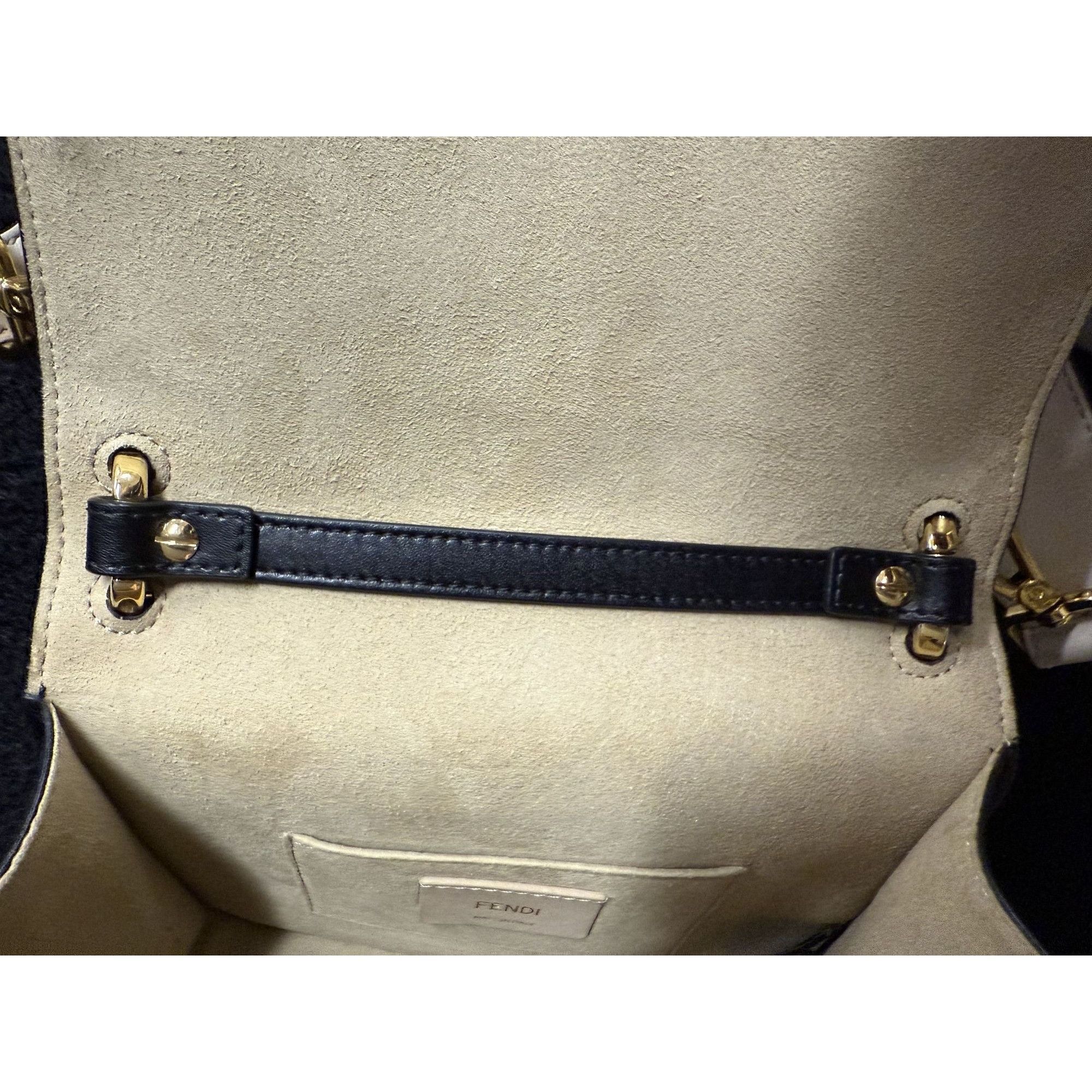 Fendi Fendi Roma Black & Gold Leather Shoulder Bag With Logo Strap Size ONE SIZE - 9 Thumbnail