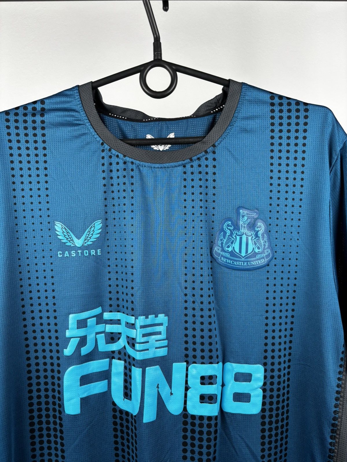 Other NEWCASTLE UNITED FC 2022-23 PRE MATCH JERSEY SOCCER SIZE XL Size US XL / EU 56 / 4 - 2 Thumbnail