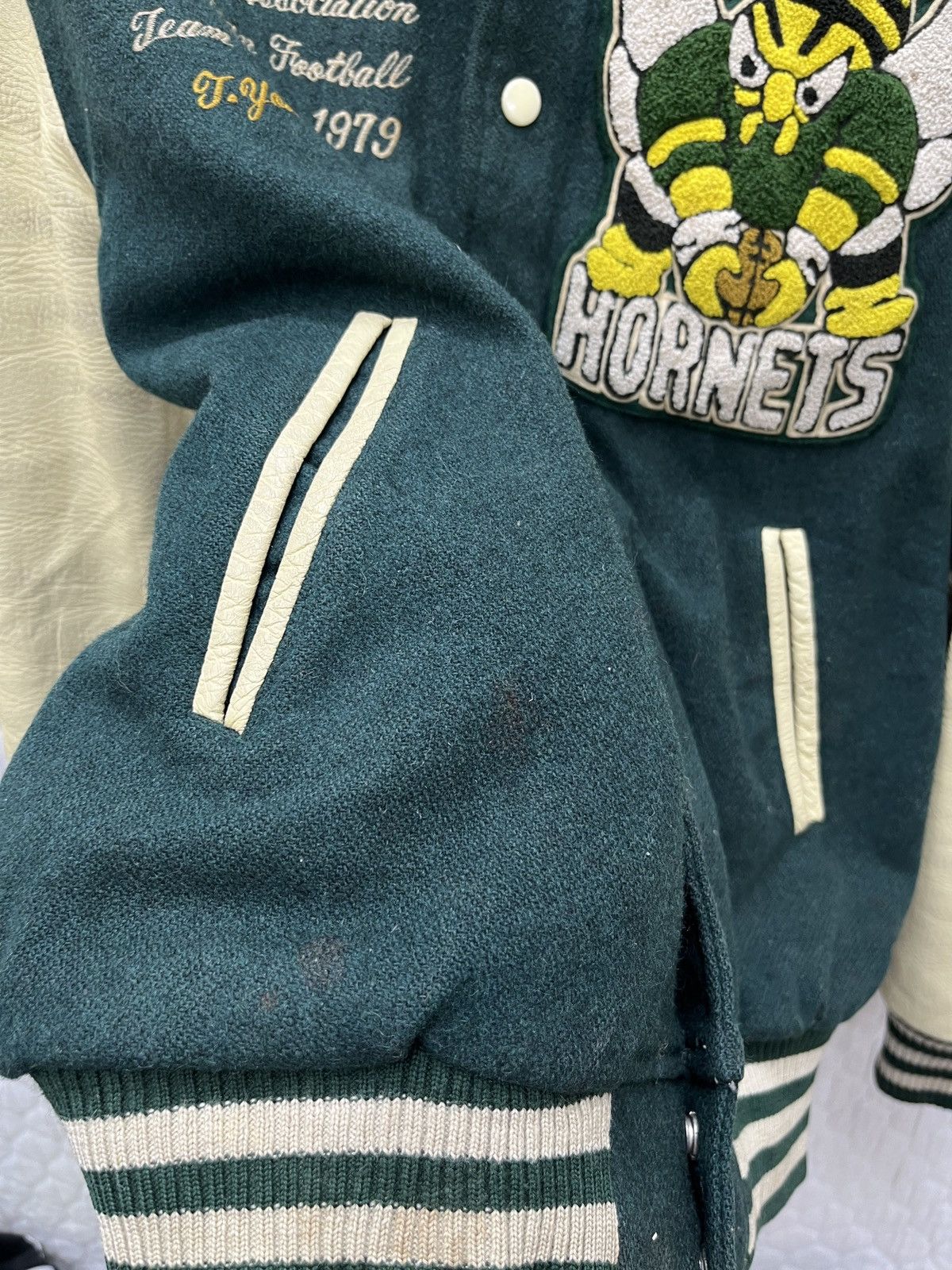 Vintage 🔥🔥🔥STEALS VTG HORNET AMERICAN FOOTBALL VARSITY JACKET Size US M / EU 48-50 / 2 - 11 Thumbnail