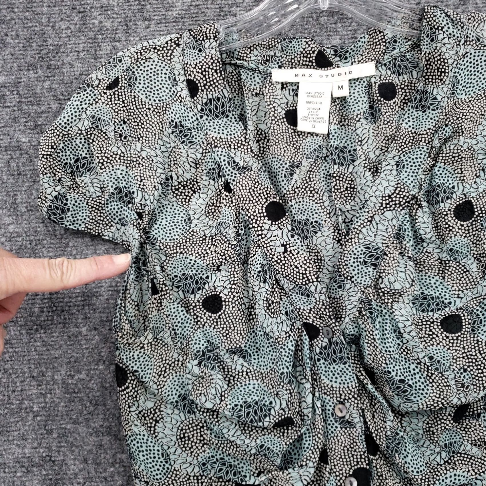 Vintage Max Studio Blouse Shirt Women M Blue Silk Floral Button V-Neck Cap Sleeve Casual Bohemian Classics 90s Theme? Size M / US 6-8 / IT 42-44 - 7 Thumbnail