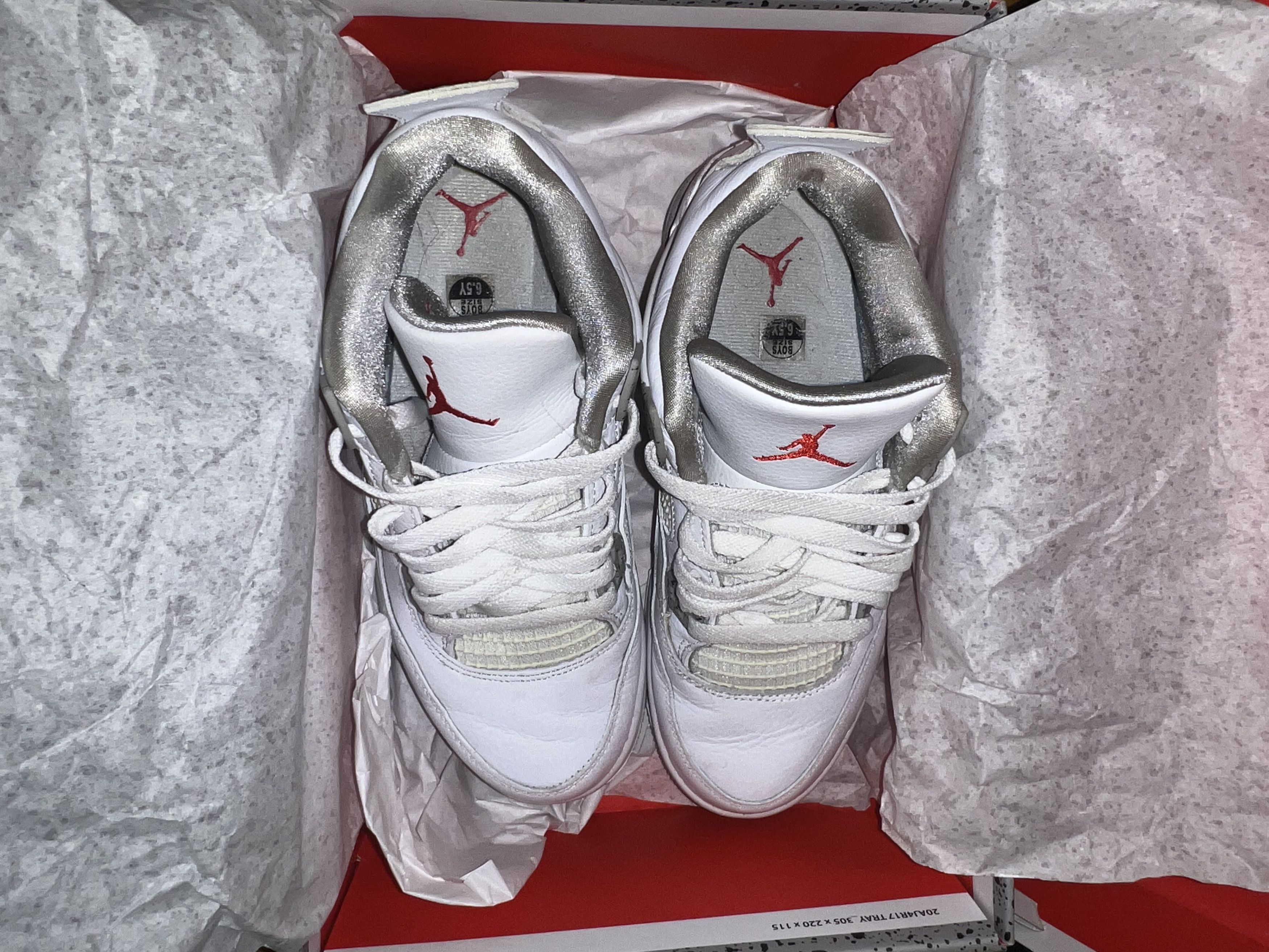 Nike Nike Jordan 4 Retro White Oreo 6.5 Youth GS, Used Once Size US 6.5 / EU 39-40 - 2 Thumbnail