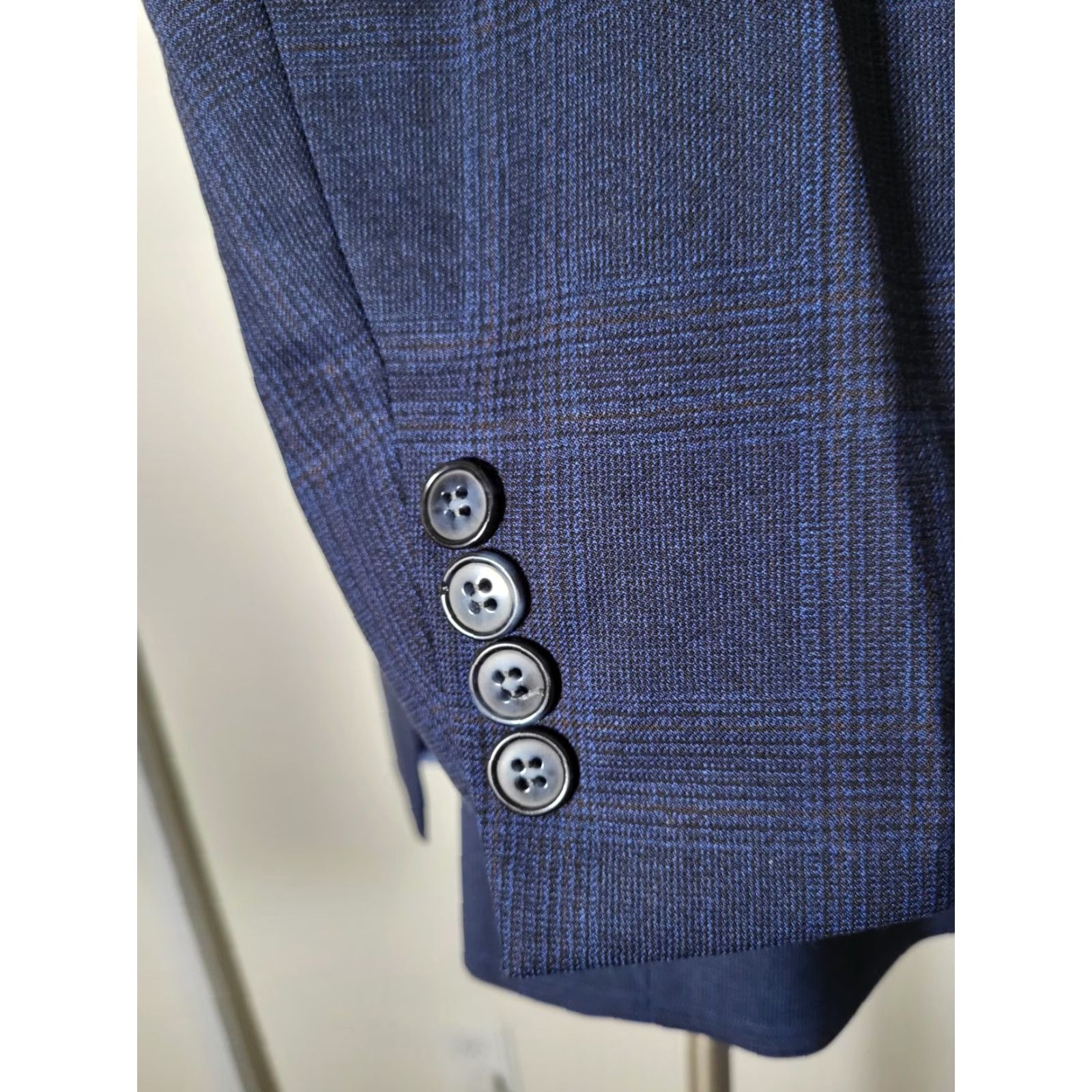 Hart Schaffner Marx Hart Schaffner Marx NY Fit 48R red Blue Plaid 2-piece DRAGO Suit Jacket Pants Size 48R - 2 Thumbnail