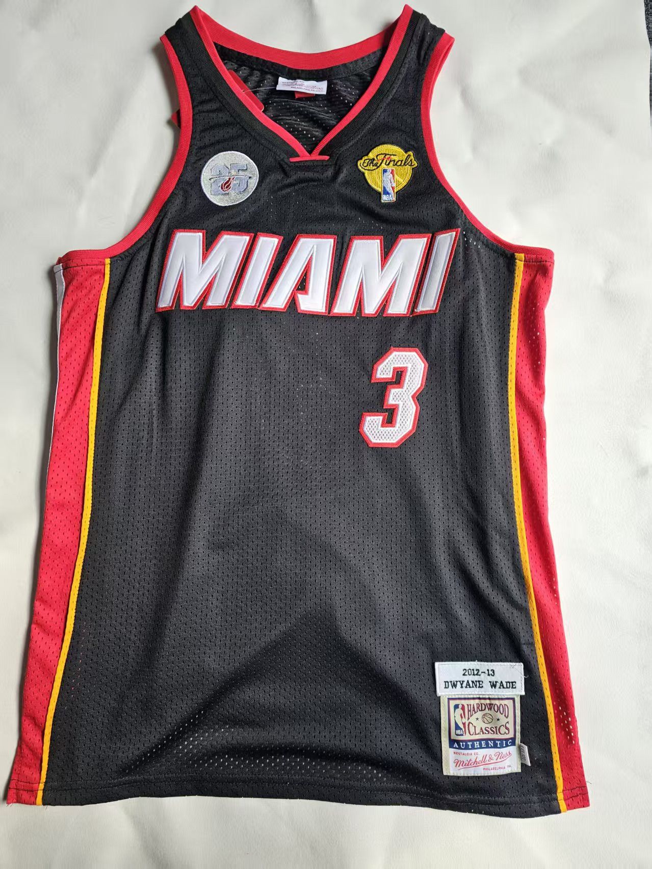 NBA Miami Heat #3 Dwyane Wade Jersey XL Size US XL / EU 56 / 4 - 1 Thumbnail
