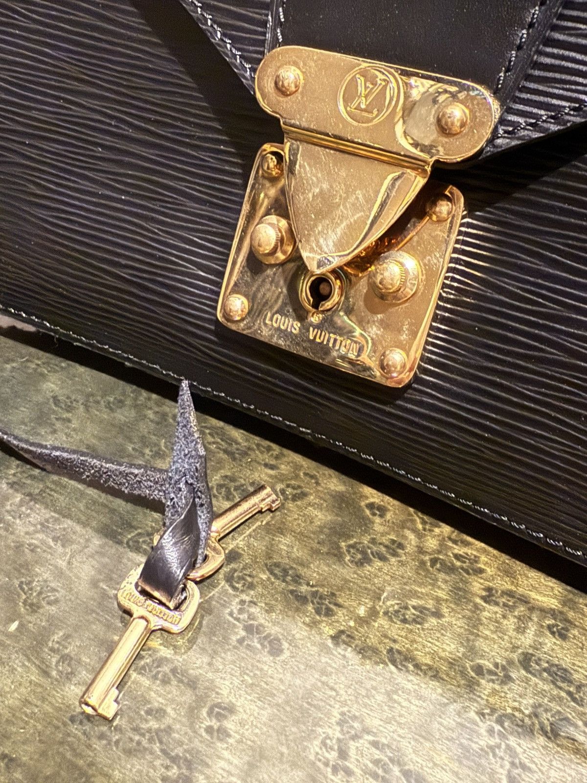 Louis Vuitton Louis Vuitton Epi Leather Clutch–Dual Opening, Lock Closure Size ONE SIZE - 10 Thumbnail