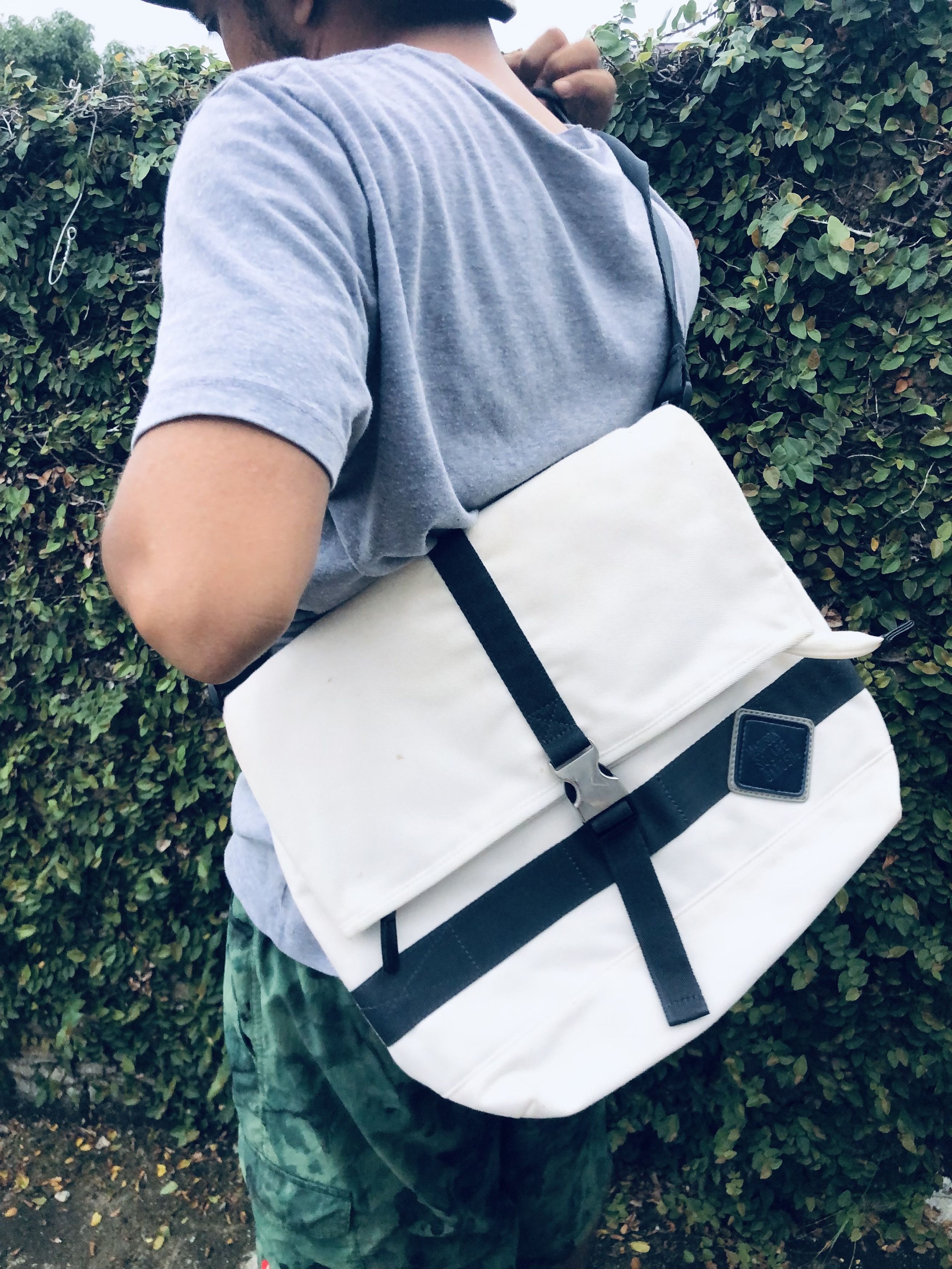 Japanese Brand Madison Square Garden Streetwear Fashion Style Crossbody Bag Size ONE SIZE - 17 Thumbnail