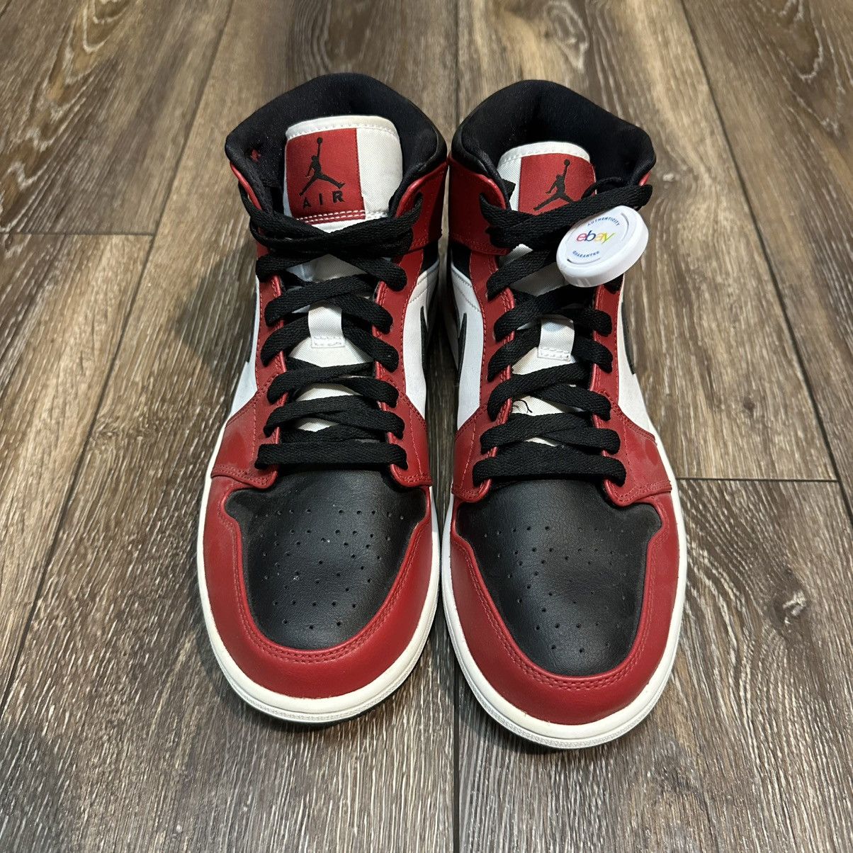 Jordan Brand Jordan 1 Mid “Chicago Black Toe” Size 8.5 Size US 8.5 / EU 41-42 - 4 Thumbnail