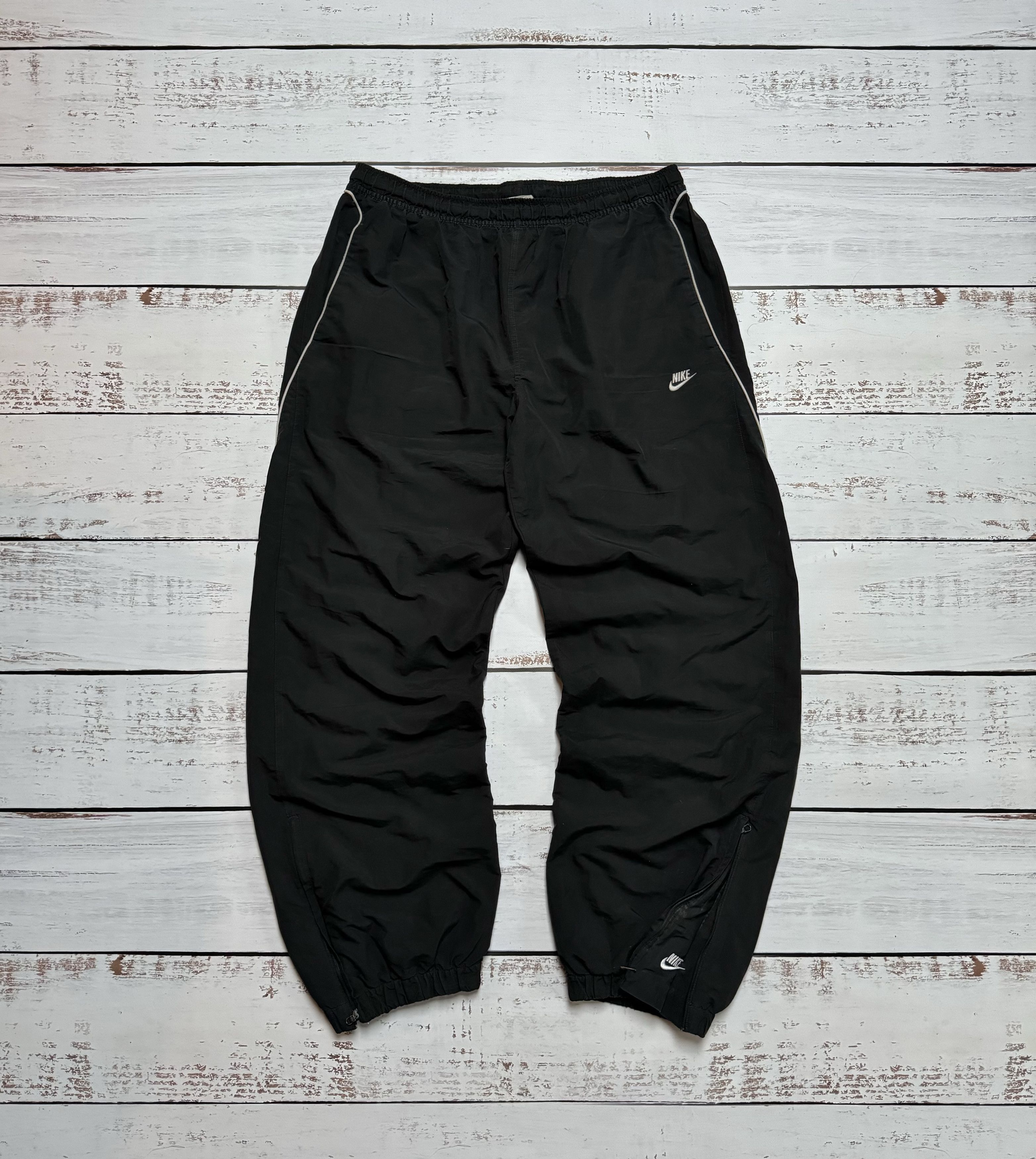 Nike sb swoosh black track pants best sale