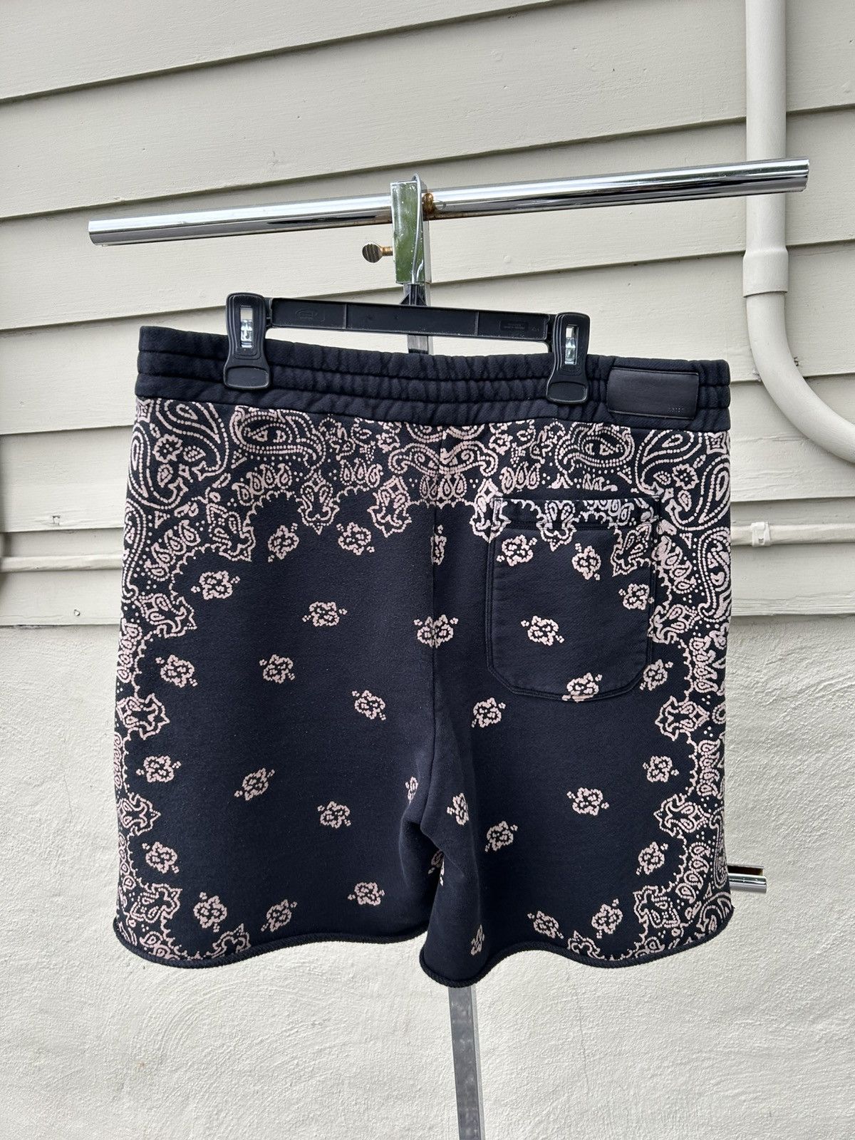 Amiri Amiri bandana logo sweatshorts Size US 40 / EU 56 - 6 Thumbnail