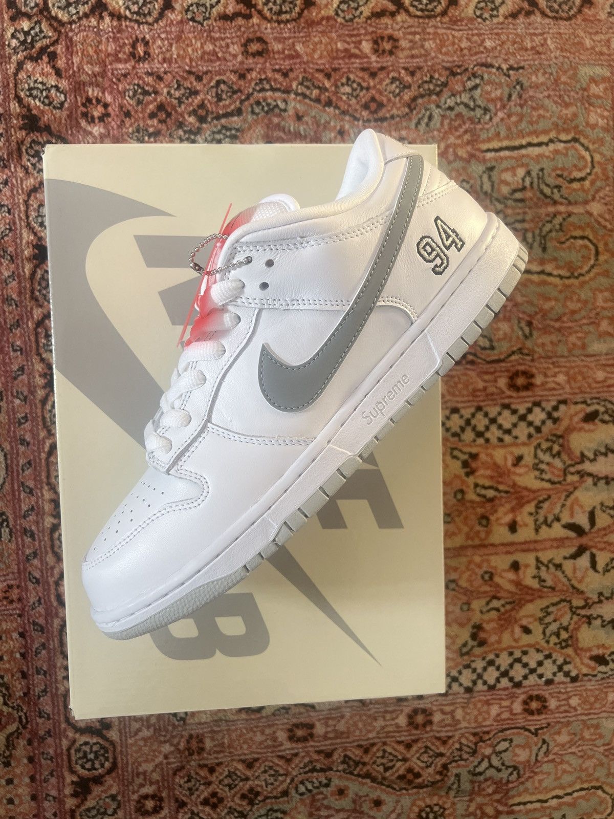 Nike × Supreme Supreme Nike SB dunk low Size US 11 / EU 44 - 3 Thumbnail