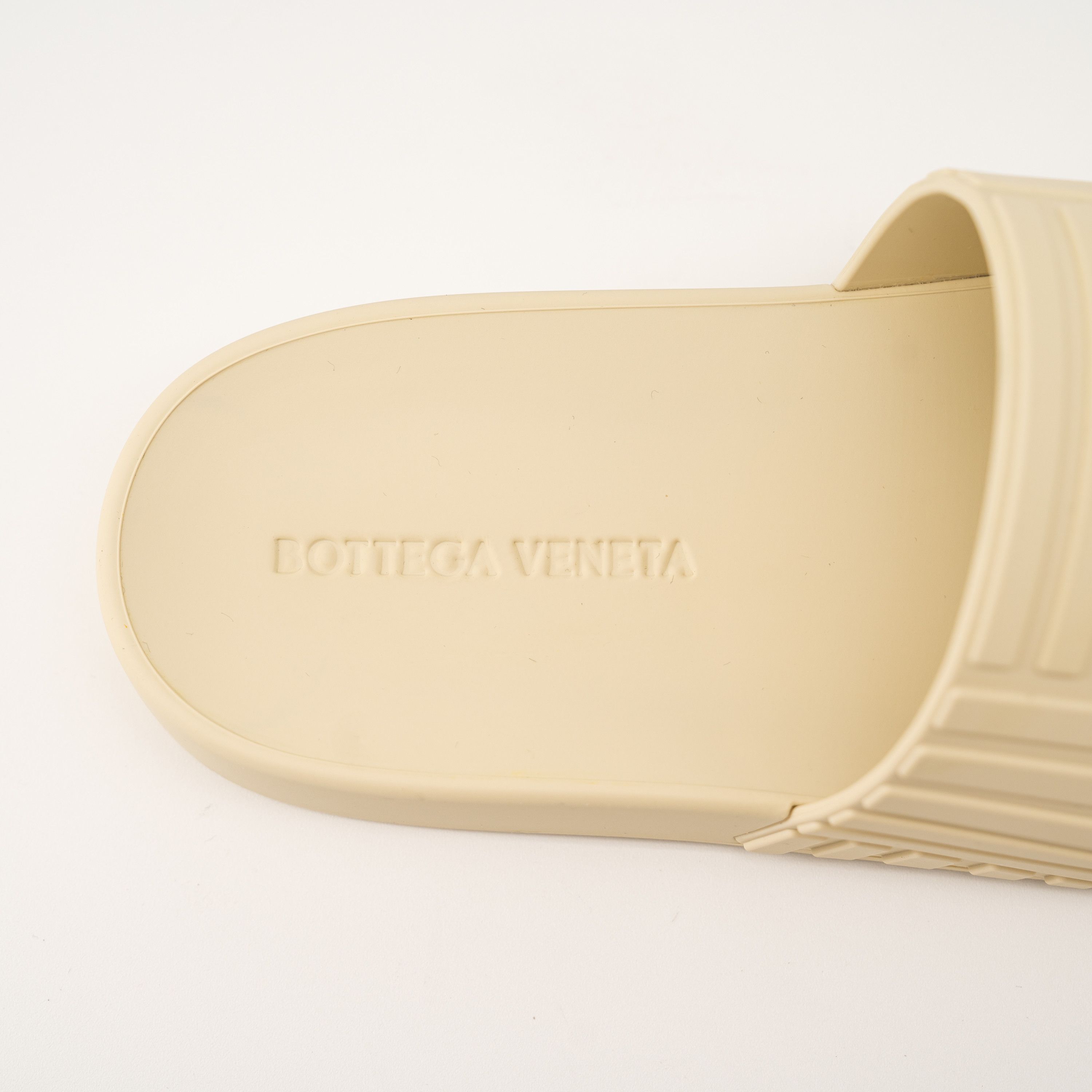 Bottega Veneta 39 9 us Bottega Veneta Sea Salt Rubber Slide Sandals Cream Size US 9 / IT 39 - 6 Thumbnail