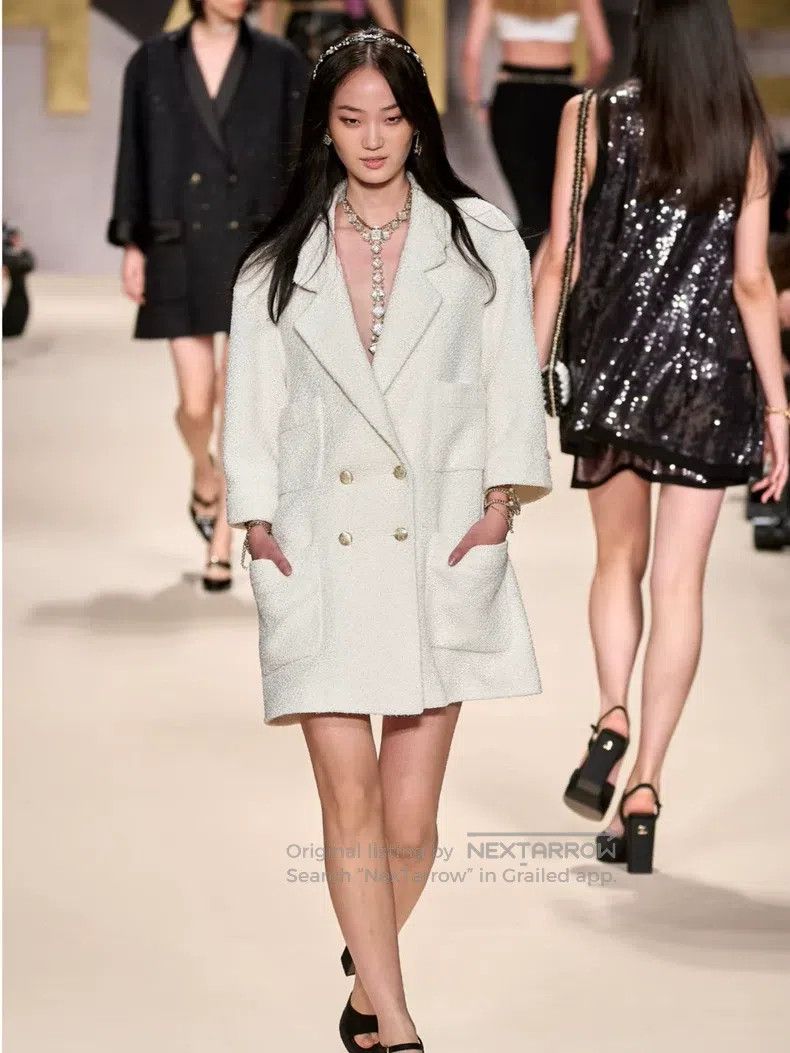 Chanel Chanel 22S popular white soft tweed four-pocket silhouette Size XS / US 0-2 / IT 36-38 - 8 Thumbnail