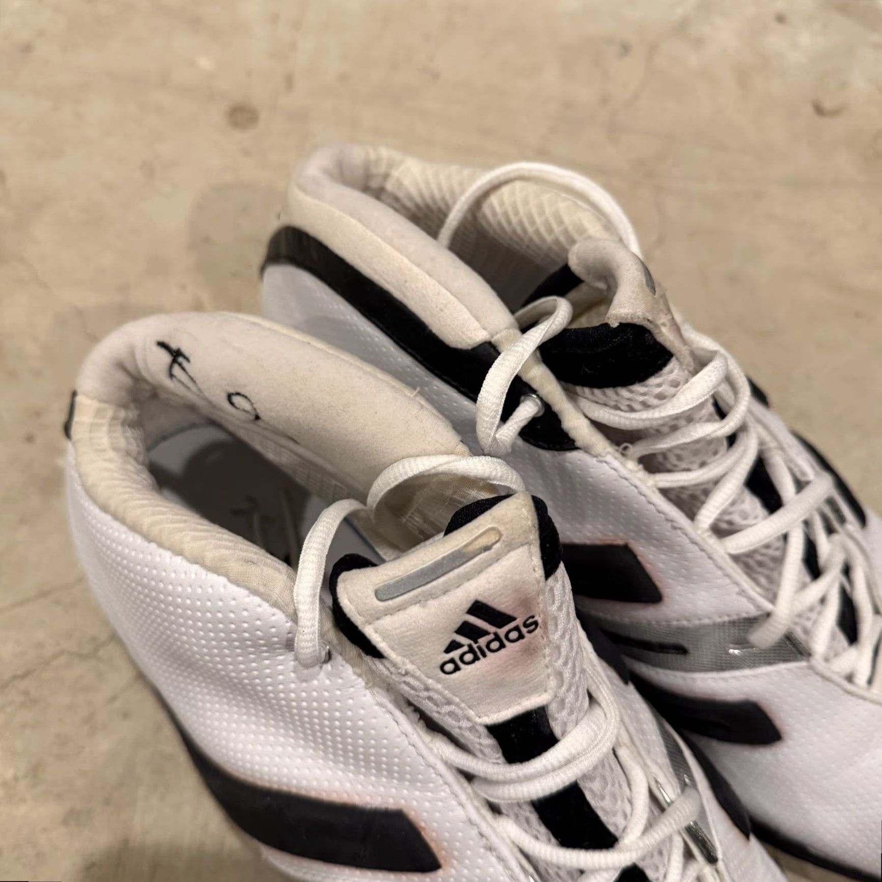 Adidas VINTAGE Adidas KG 1 Kevin Garnett WHITE/Black MVP Size 13 Rare 2004 Adidas Pro Model Sneaker Mens Basketball Nubuck Signature Embroidered 2004 Size US 13 / EU 46 - 3 Thumbnail