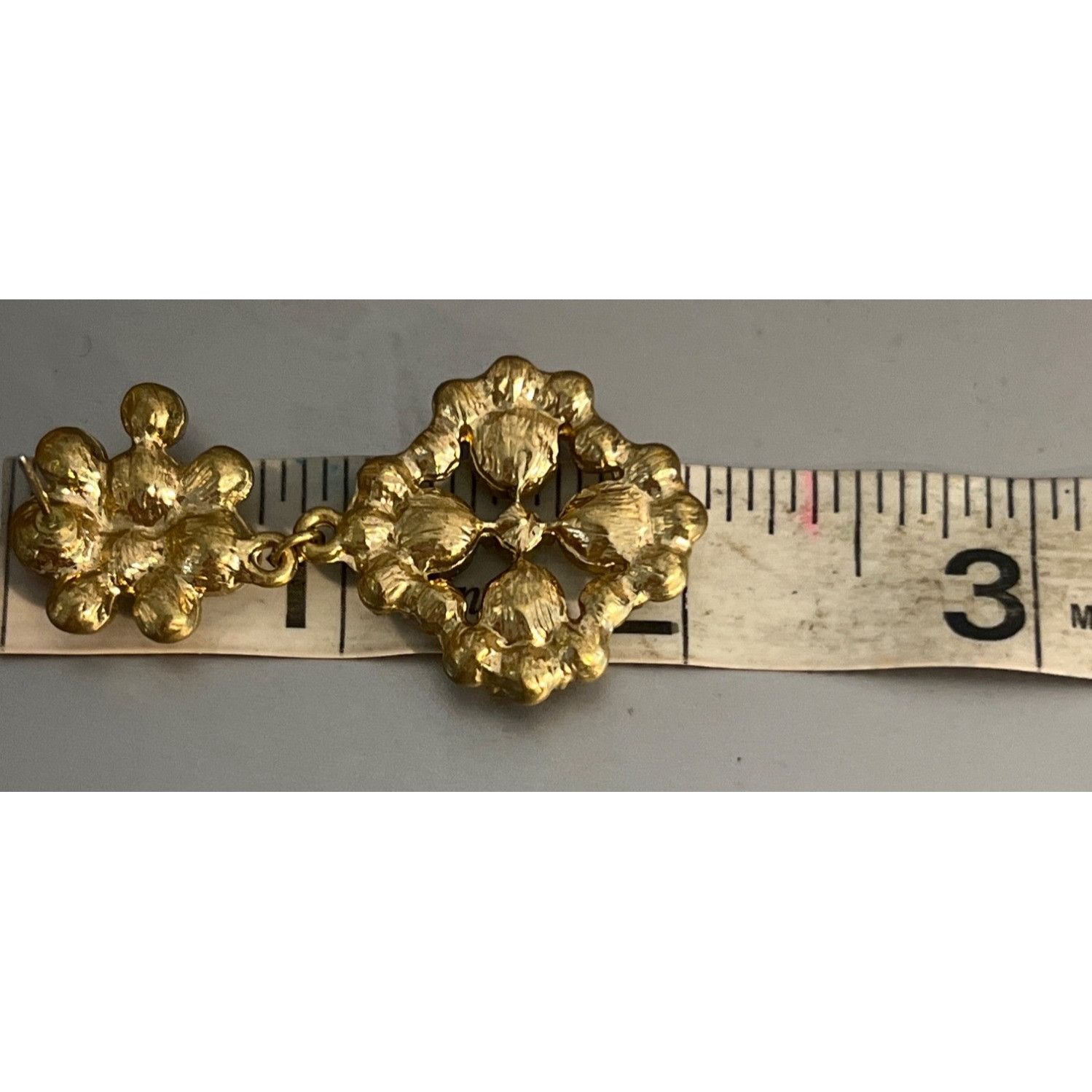 Other Vintage Gold Tone Cluster Earrings Clear Opaque Rhinestones Size ONE SIZE - 4 Thumbnail
