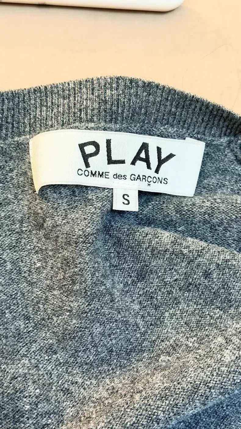 Comme des Garcons Comme Des Garcons Classic red heart grey wool cardigan Size S / US 4 / IT 40 - 3 Thumbnail