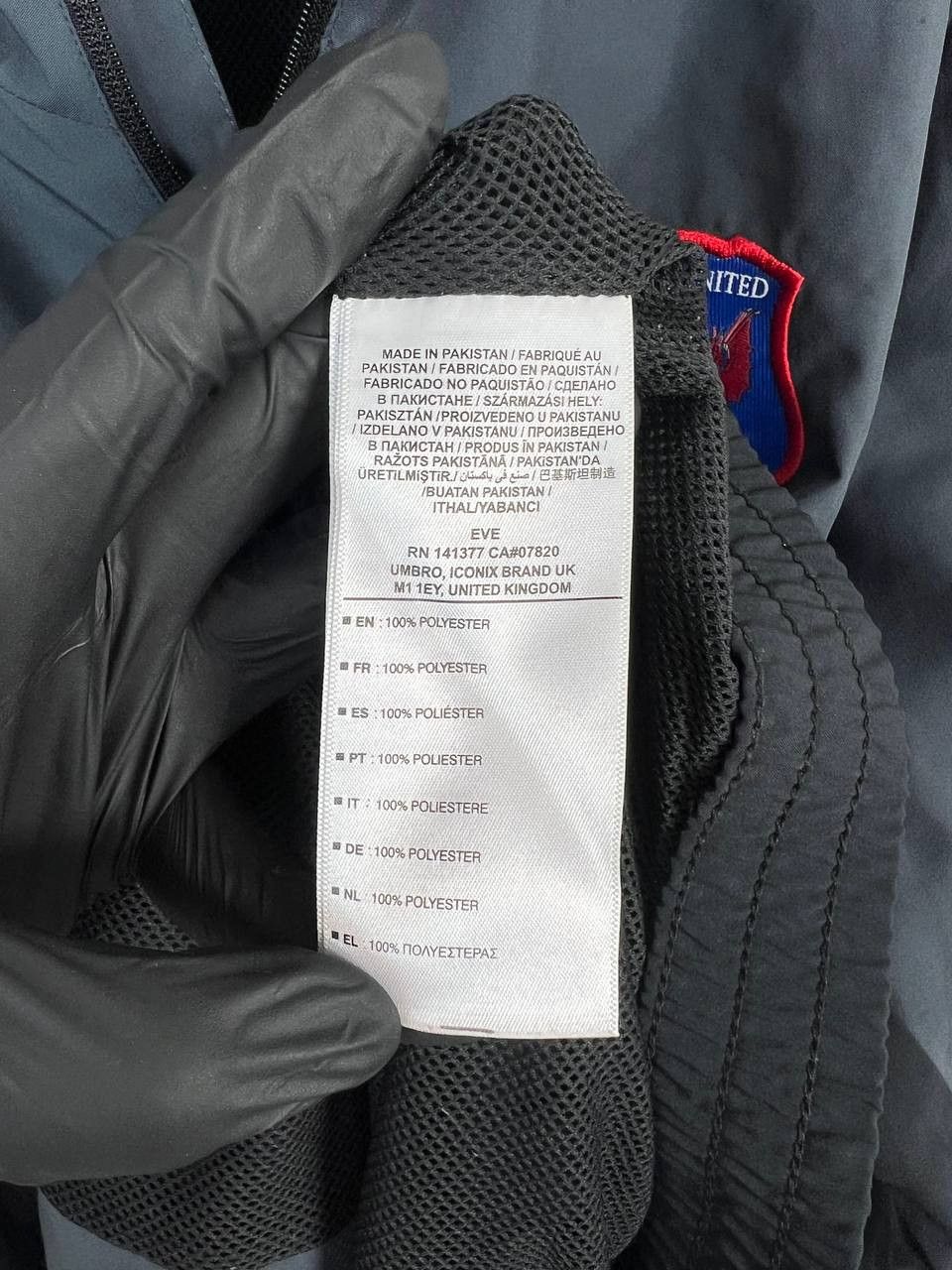 Umbro CARLISLE UNITED UMBRO JACKET TRAINING FOOTBALL SOCCER Sz XL Size US XL / EU 56 / 4 - 5 Thumbnail