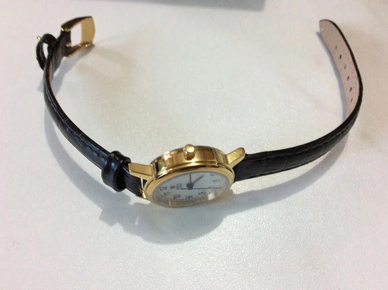 Royal Robbins Royal white dial black leather strap watch Size ONE SIZE - 4 Thumbnail