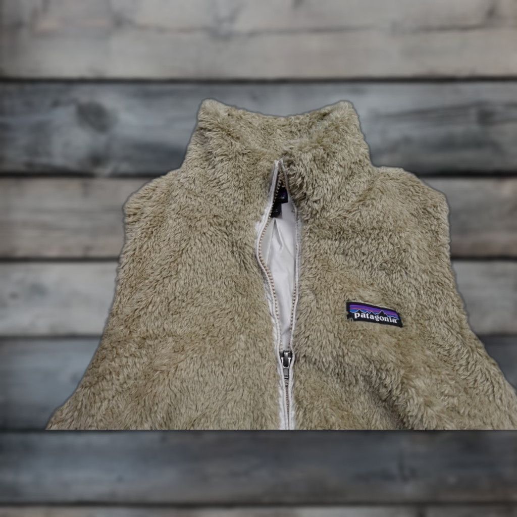 Patagonia Patagonia Vest Womens Small Beige Fleece Lightweight Skiing Mid-Length Sleeveless Zipper Logo Regular Womens Size S / US 4 / IT 40 - 1 Thumbnail