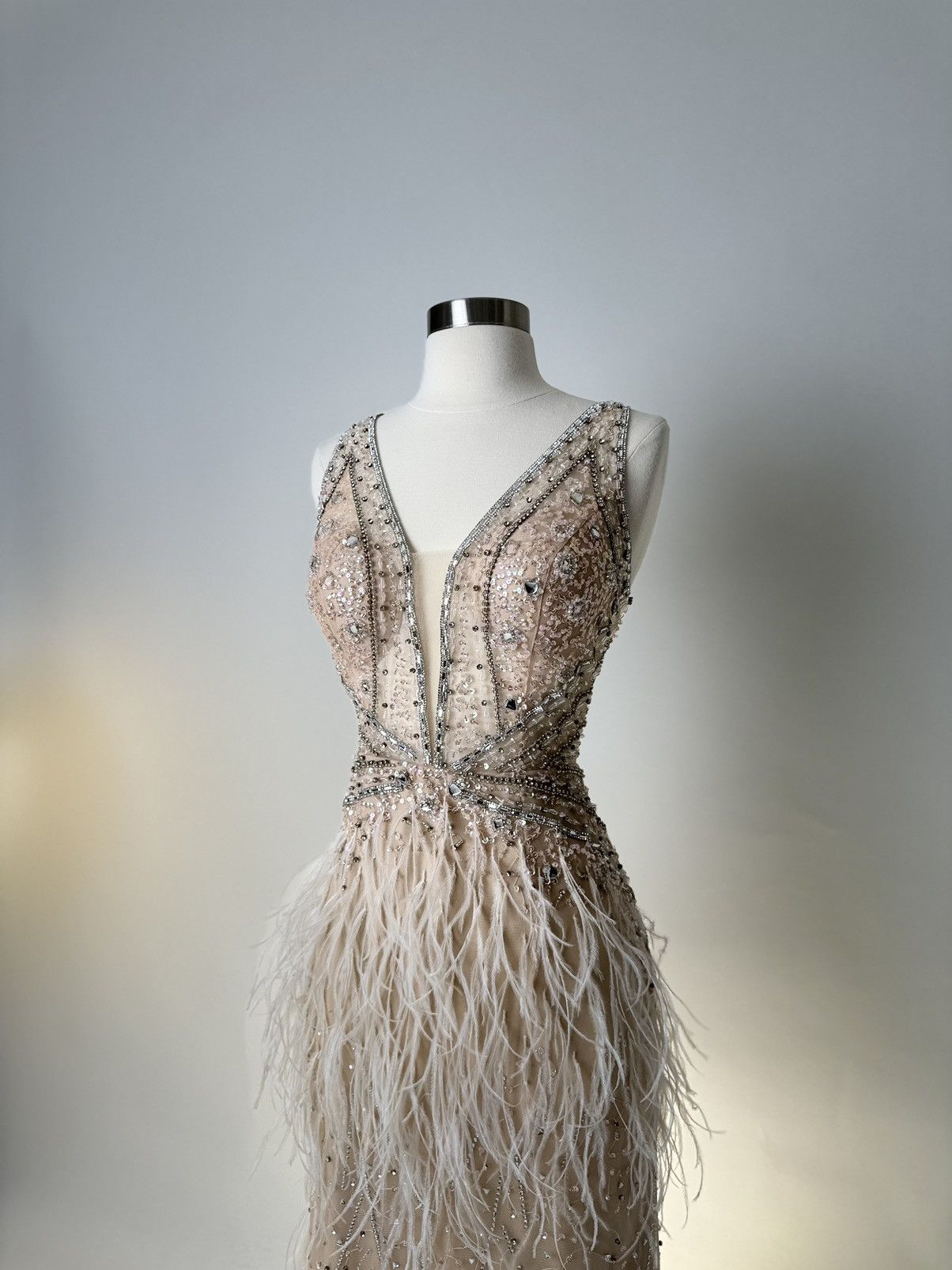 Other Brand New US 10 Jovani Maxi Feather Evening Gown Size L / US 10 / IT 46 - 3 Thumbnail
