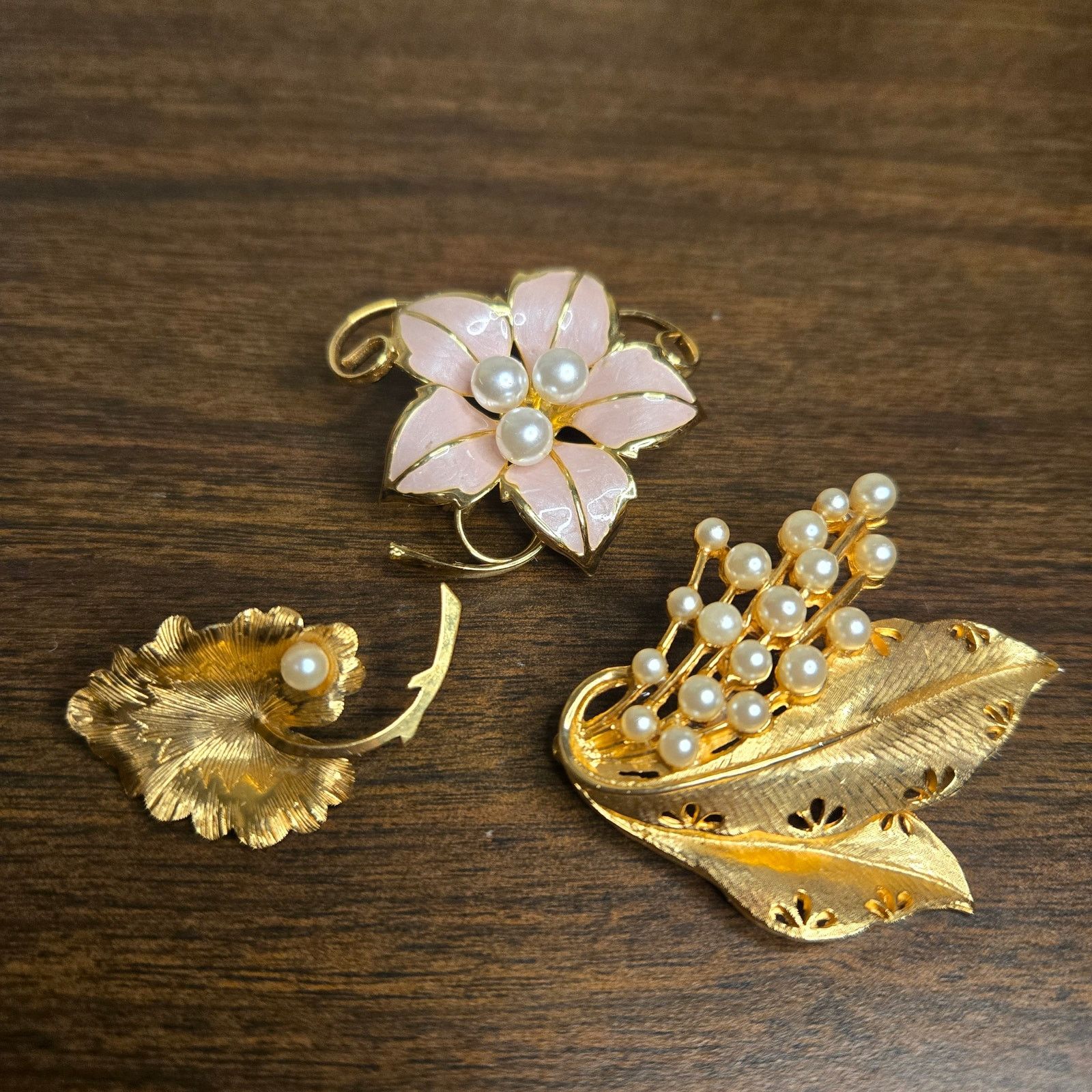 Vintage Vintage Lot of 3 Gold Tone Faux Pearl Flower Leaf Brooches Size ONE SIZE - 2 Thumbnail