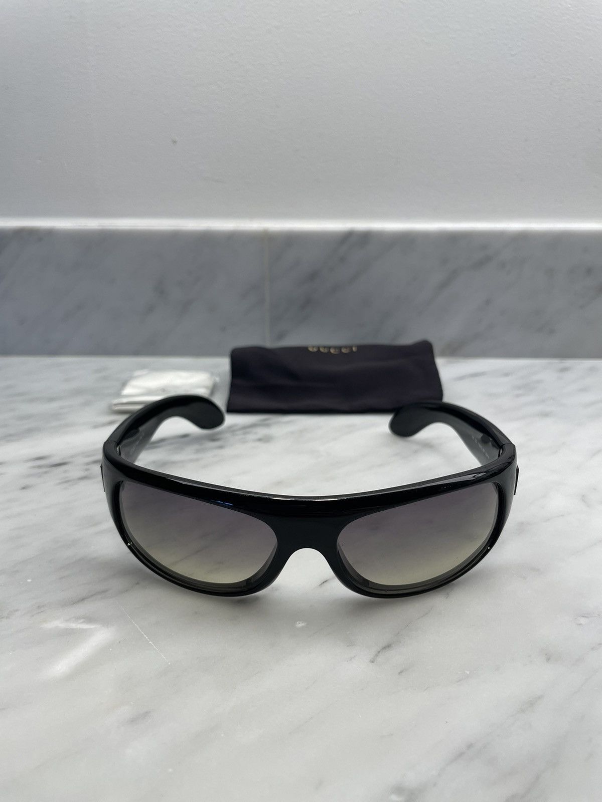 Gucci *FIT PIC* Gucci 1190 S sunglasses mask Tom ford era logo | Grailed