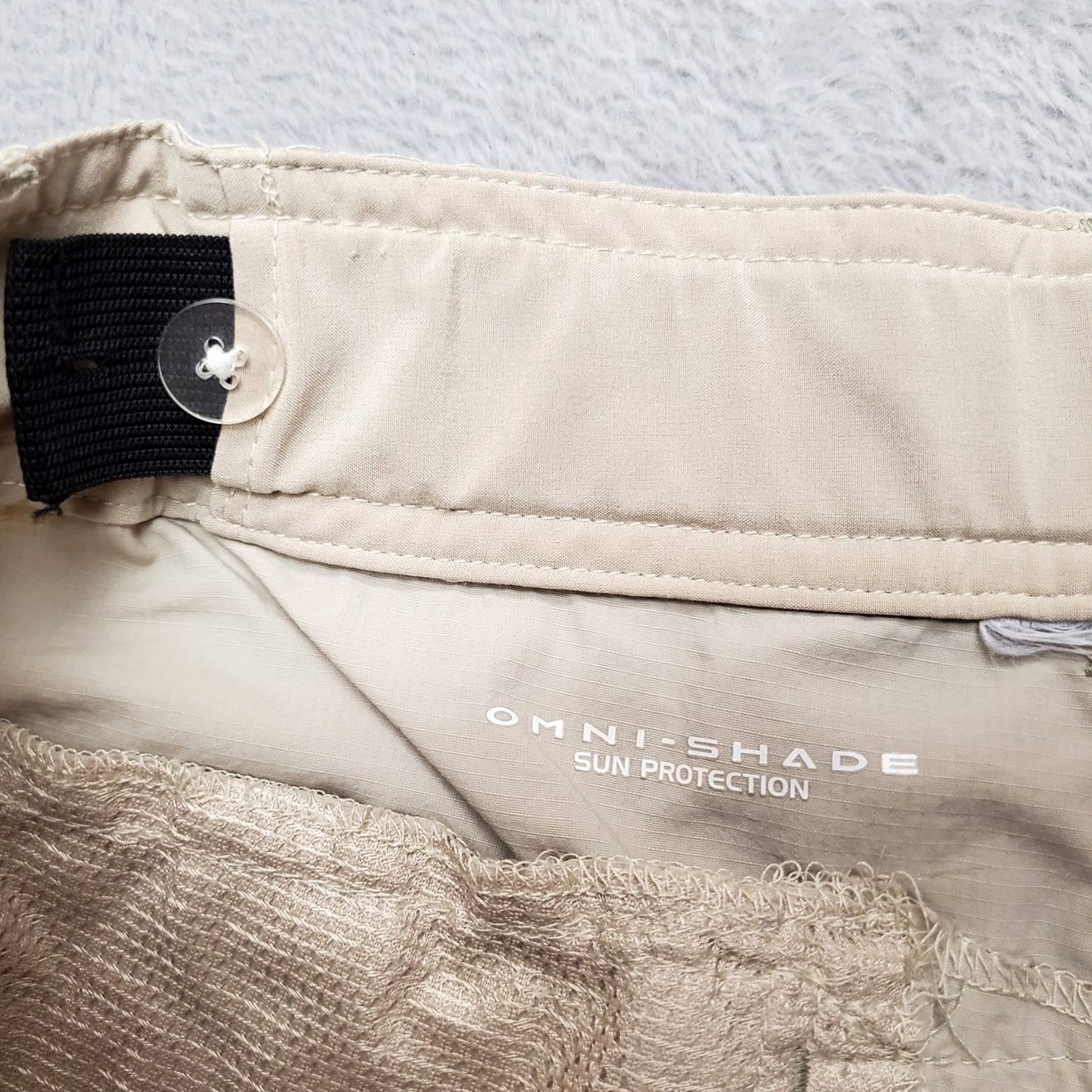 Vintage Columbia Shorts Womens 31 Beige Omni Shade Nylon Performance Cargo Lightweight Cargo Pocket Belt Loops Plaid Outdoor Hiking Casual Womens 12 Beige Size 34" / US 12 / IT 48 - 3 Thumbnail