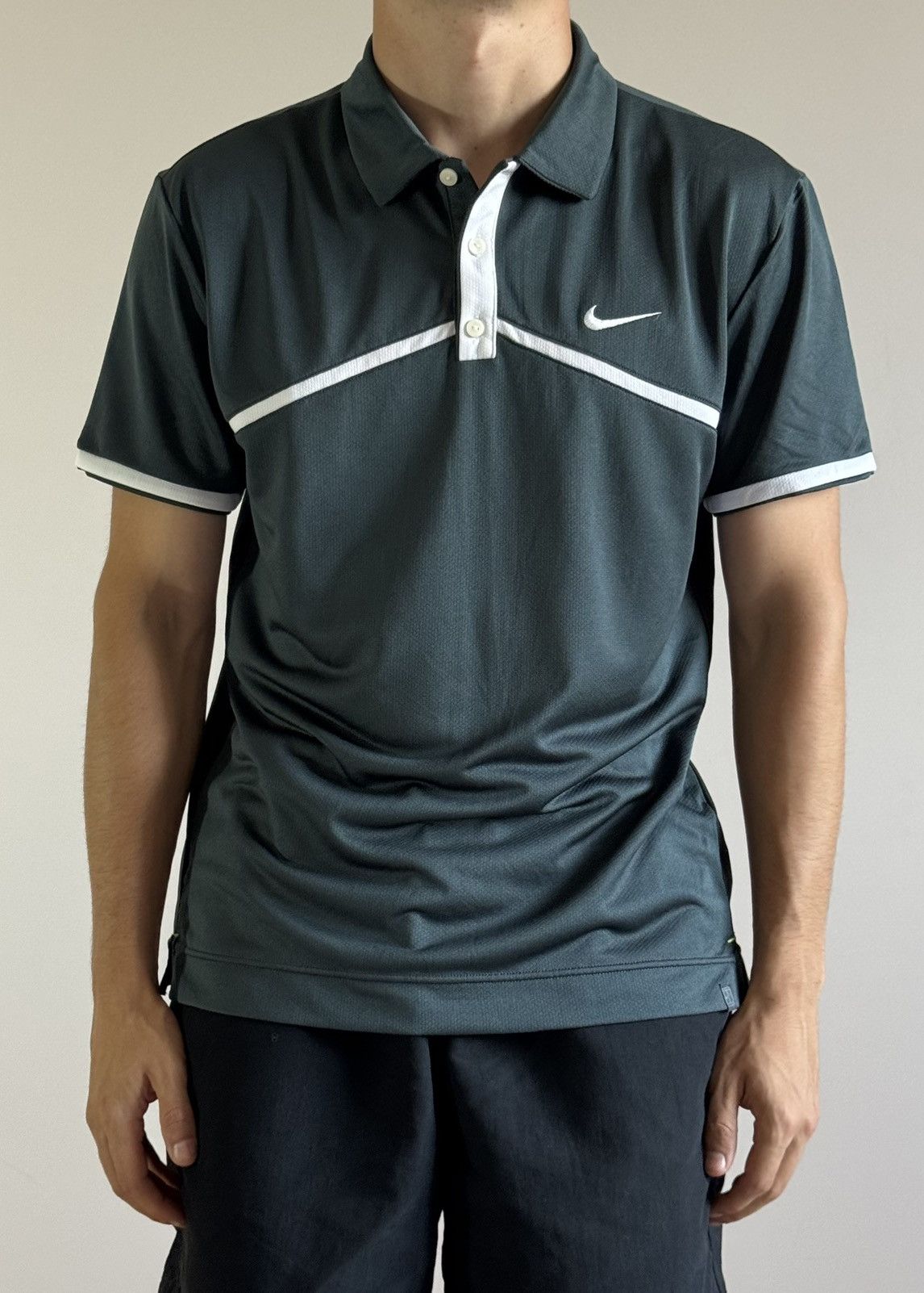 Nike Vintage Nike Tennis Polo T-shirt Golf Roger Federer Style Size US L / EU 52-54 / 3 - 4 Thumbnail