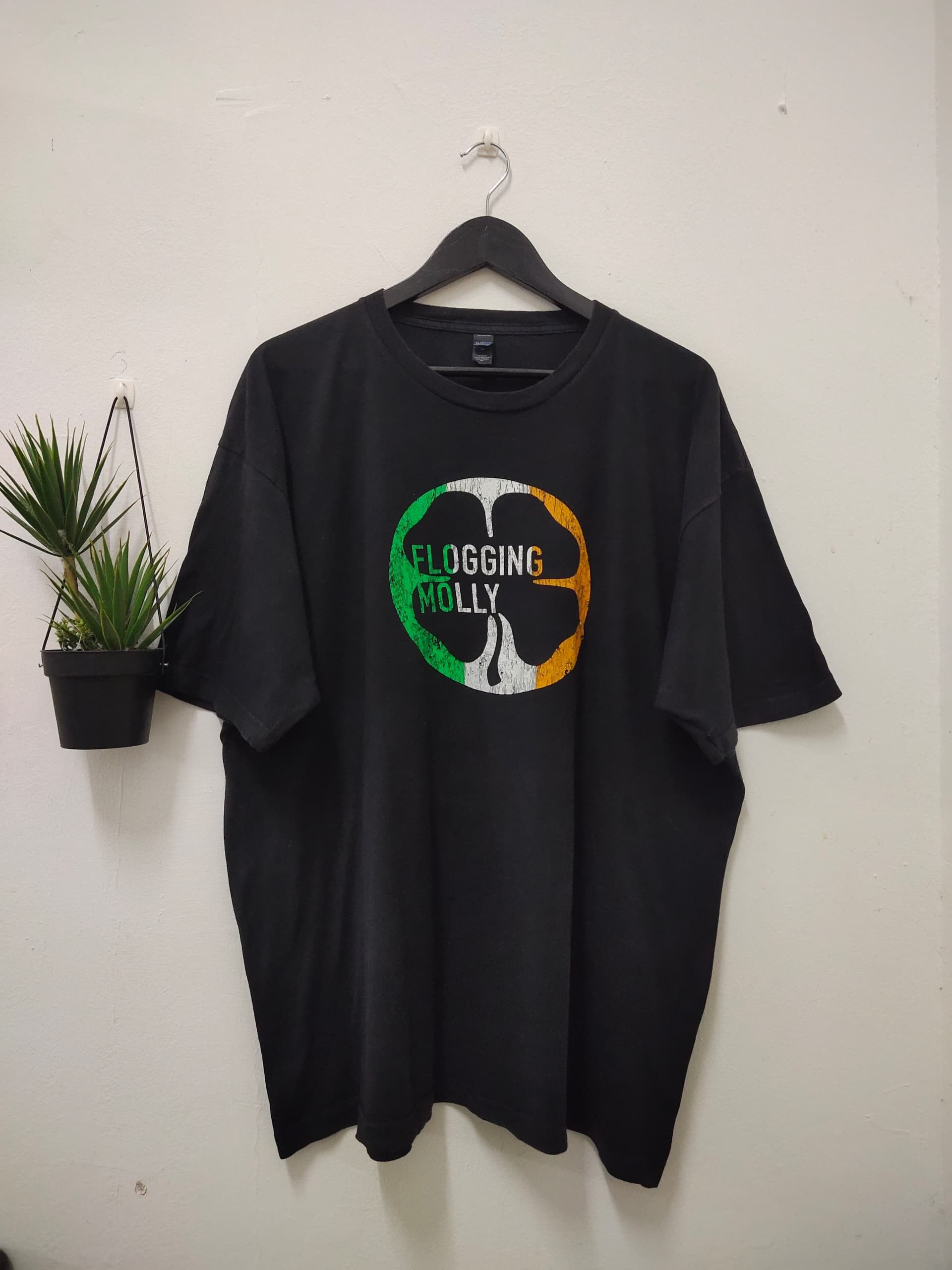 Band Tees Vintage Flogging Molly Punk rock Band t shirt logo Size US XXL / EU 58 / 5 - 1 Thumbnail
