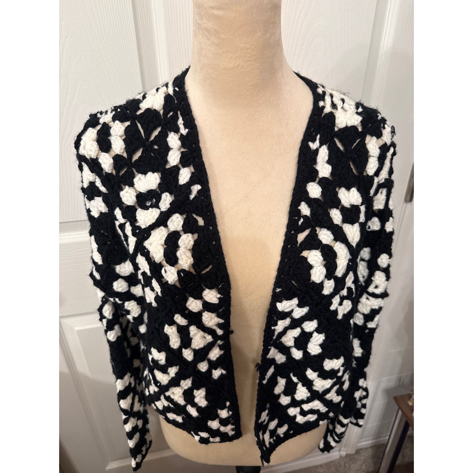 ELAN Elan Kylee Macrame Crochet Cropped Cardigan in Black/White,S Size S / US 4 / IT 40 - 5 Thumbnail