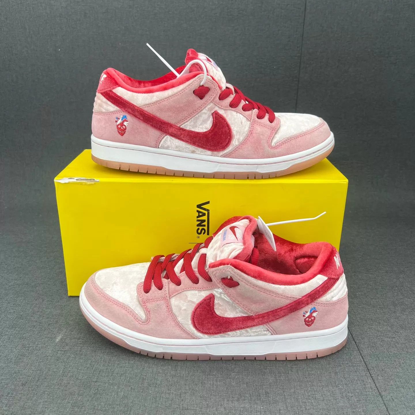 Nike Nike Dunk SB Valentine's 42 Worn 2-3x Oxidation Size US 9 / EU 42 - 2 Thumbnail