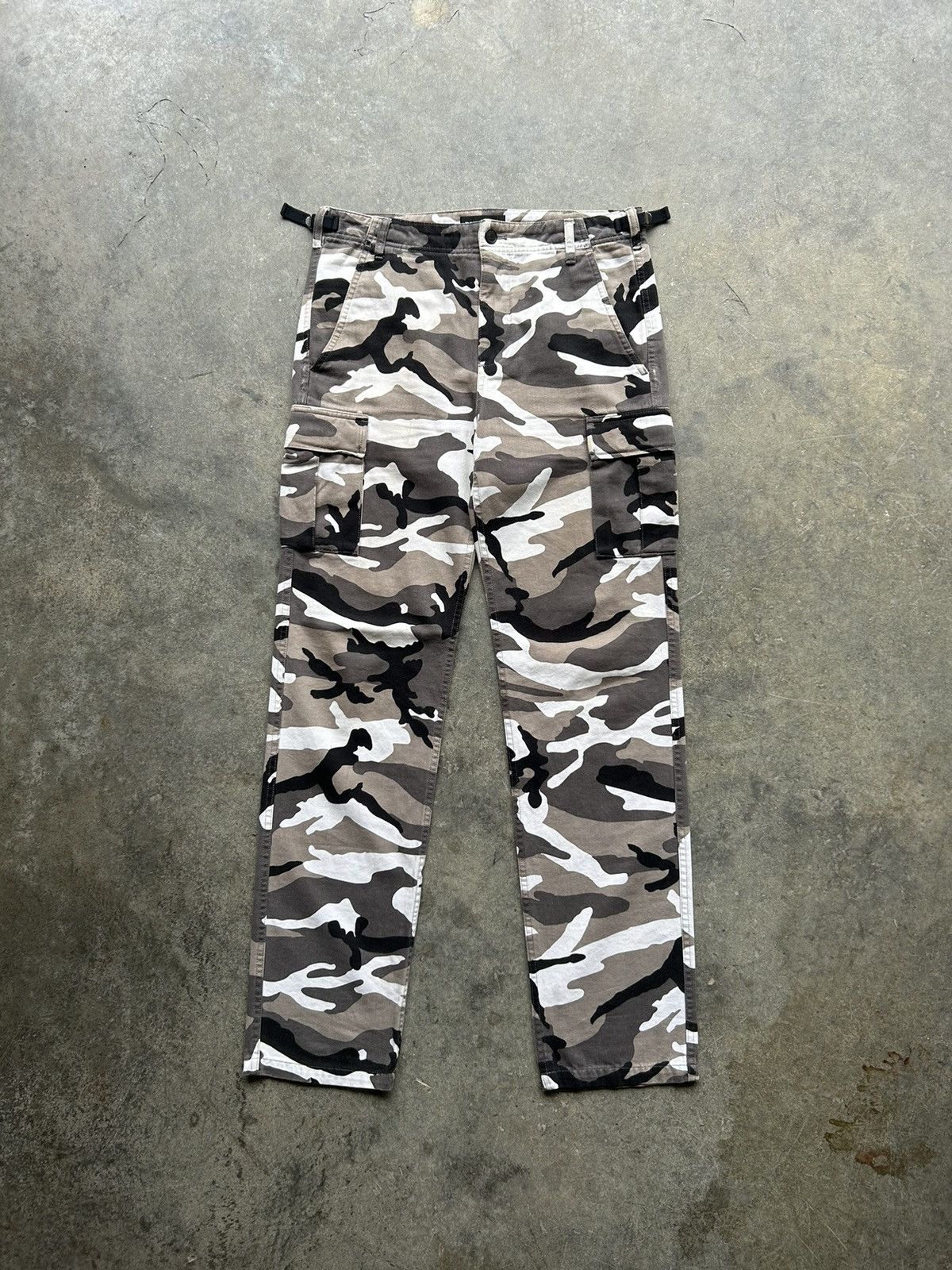 image of Fw17 Balenciaga Snow Camo Cargo Pants in Grey, Men's (Size 30)