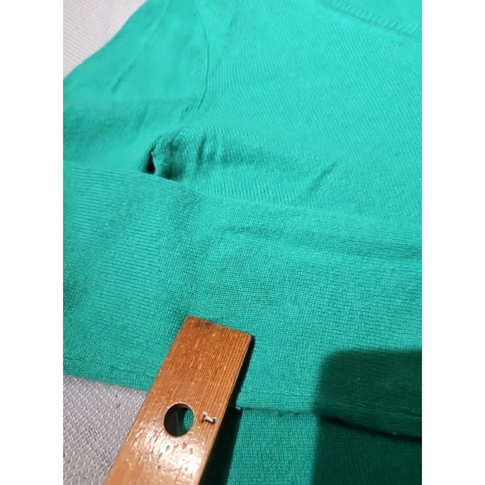Vintage Peck & Peck Sweater Womens Medium Green Cashmere VNeck 2-Ply Quiet Luxury Soft Pullover Regular Lightweight All Seasons Kn 95% 0 Size M / US 6-8 / IT 42-44 - 5 Thumbnail